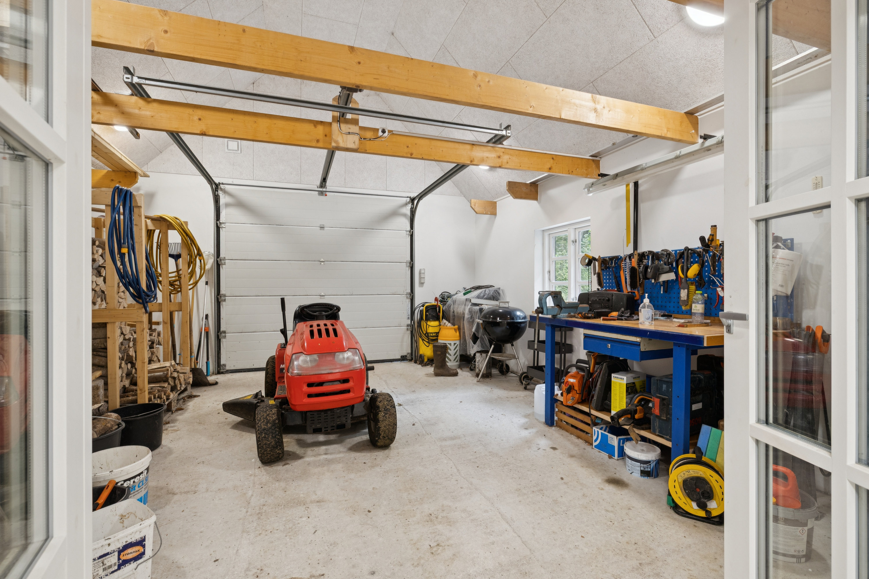 Fremhævet garage billede i fuldskærmstilstand. Billede af Fl. Junckers Vej 11, 8970 Havndal