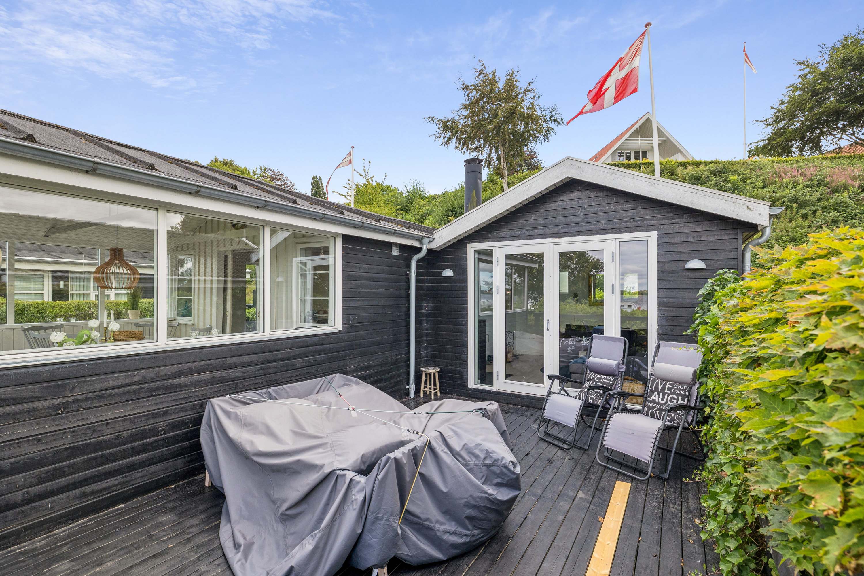 Fremhævet terrasse billede i fuldskærmstilstand. Billede af Færgehagevej 4, 9550 Mariager