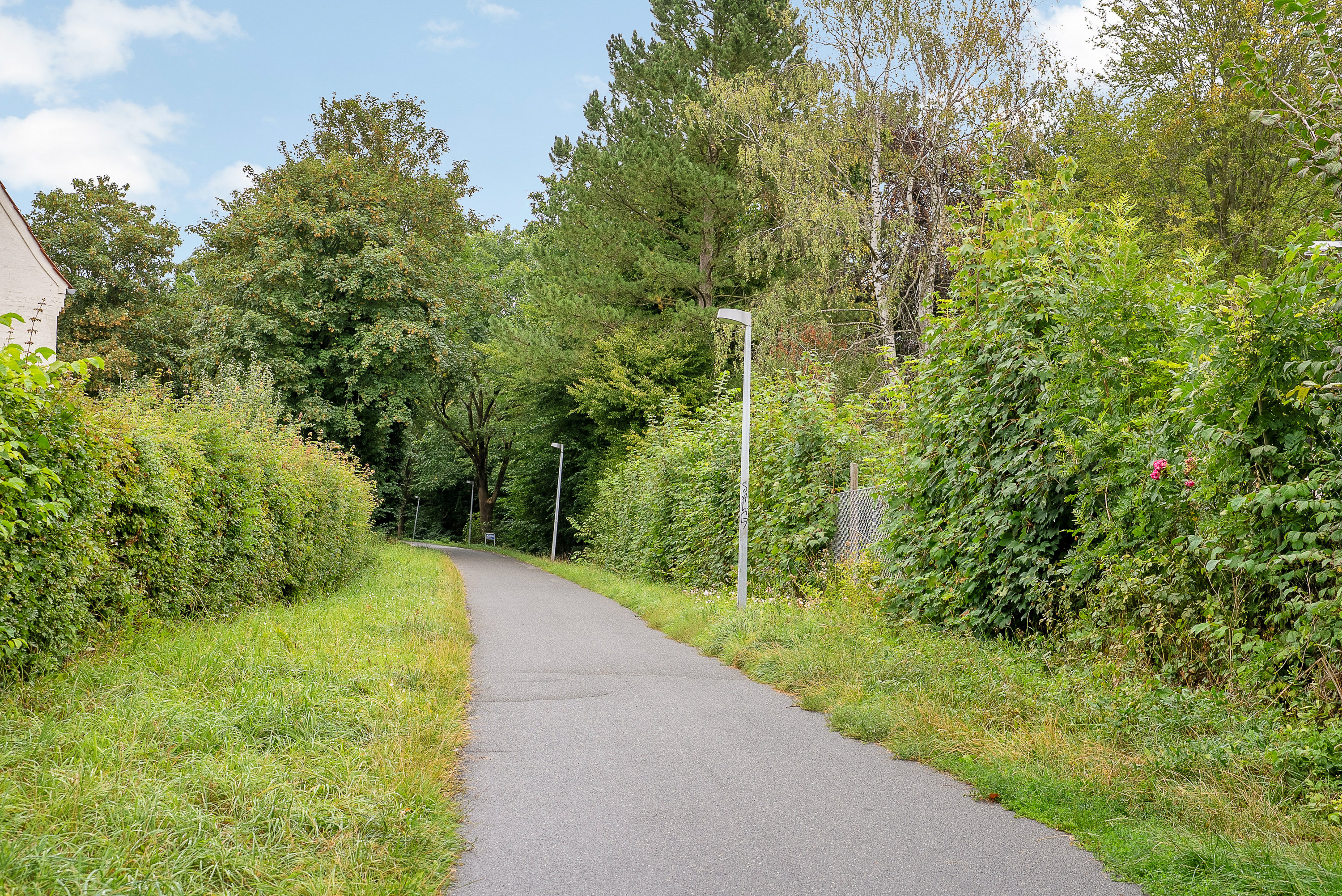 Fremhævet facade billede i fuldskærmstilstand. Billede af Banevænget 12, Næsby, 5270 Odense N