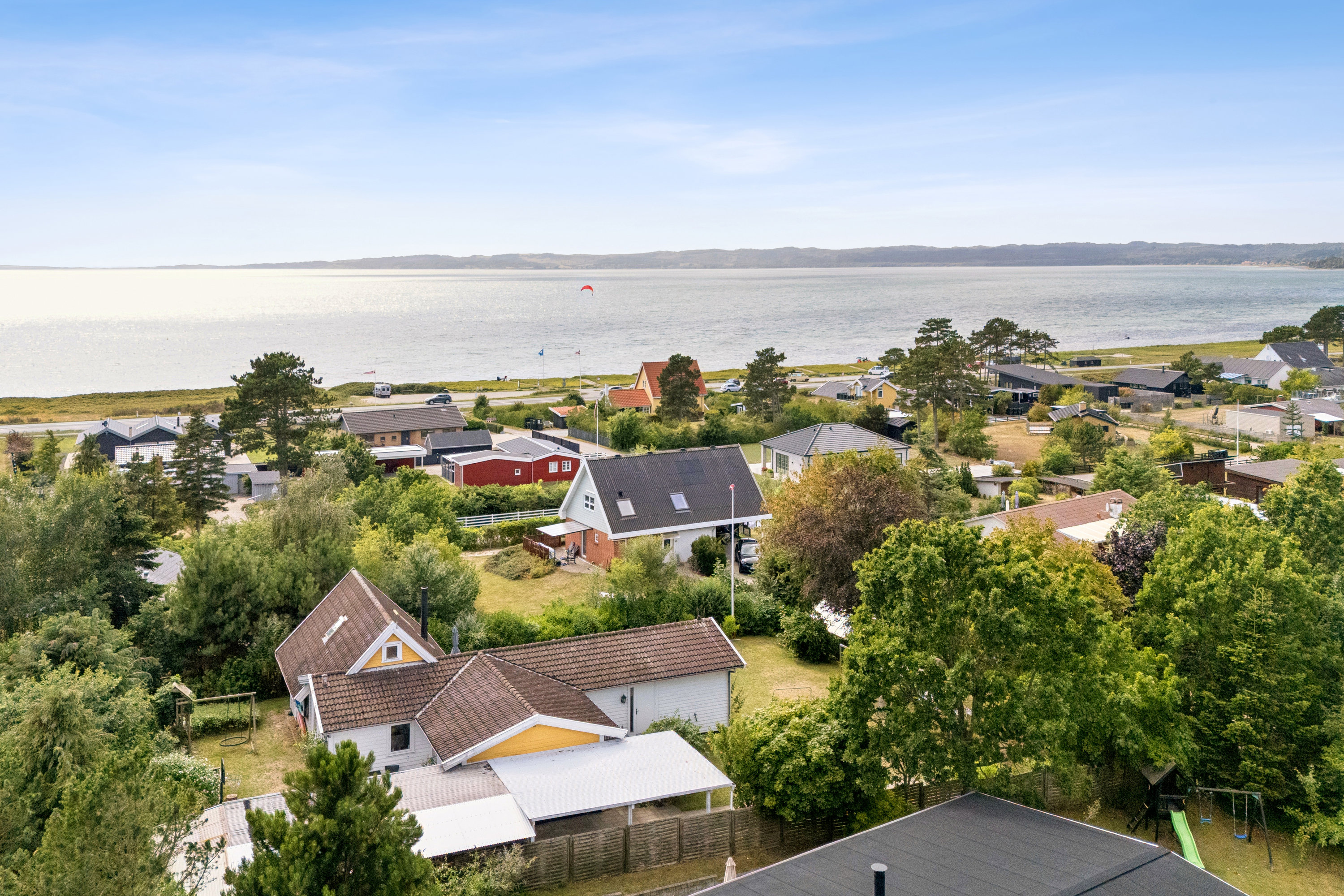 Fremhævet luftfoto billede i fuldskærmstilstand. Billede af Lavendelvej 6, Vibæk Strand, 8400 Ebeltoft