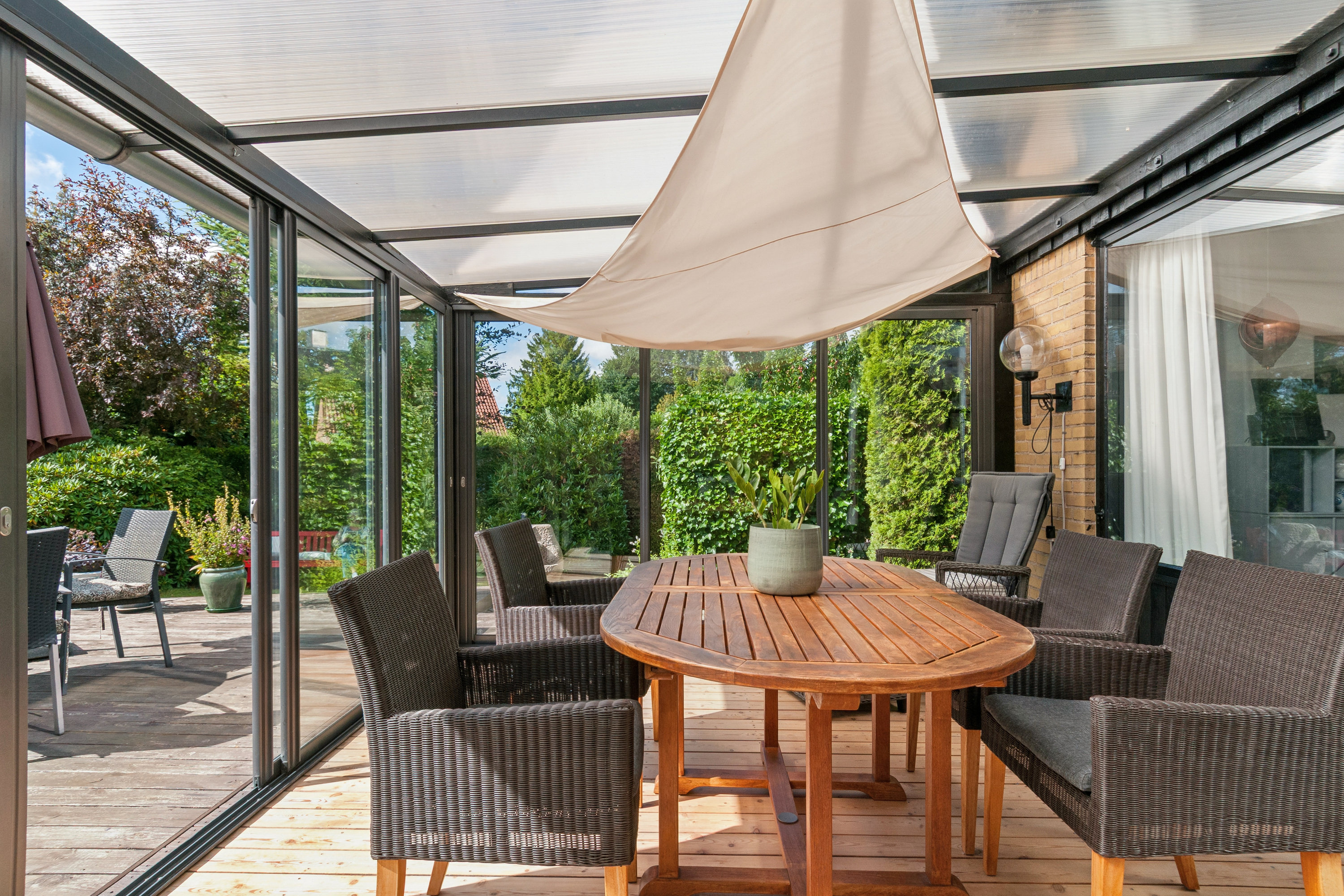Fremhævet terrasse billede i fuldskærmstilstand. Billede af Højlundsvej 3, 3500 Værløse
