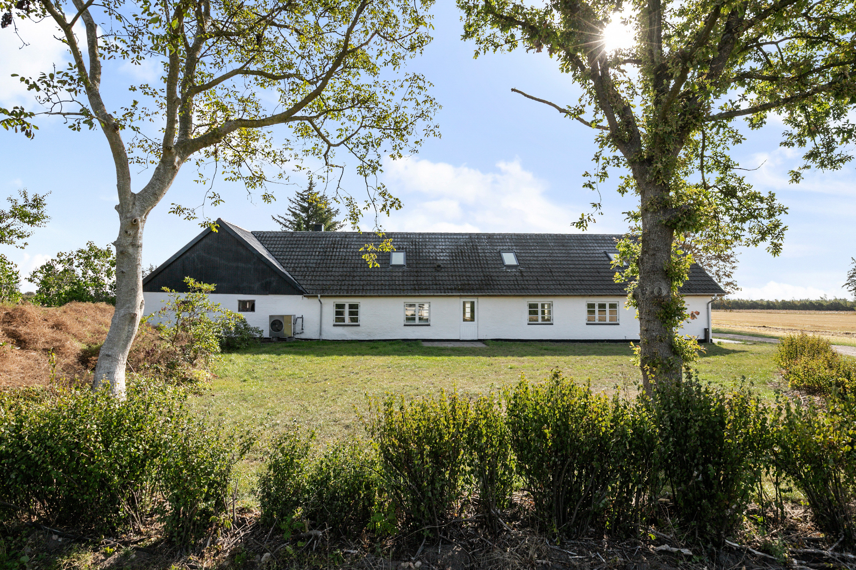 Fremhævet facade billede i fuldskærmstilstand. Billede af Skadbakvej 31, Moseby, 9490 Pandrup