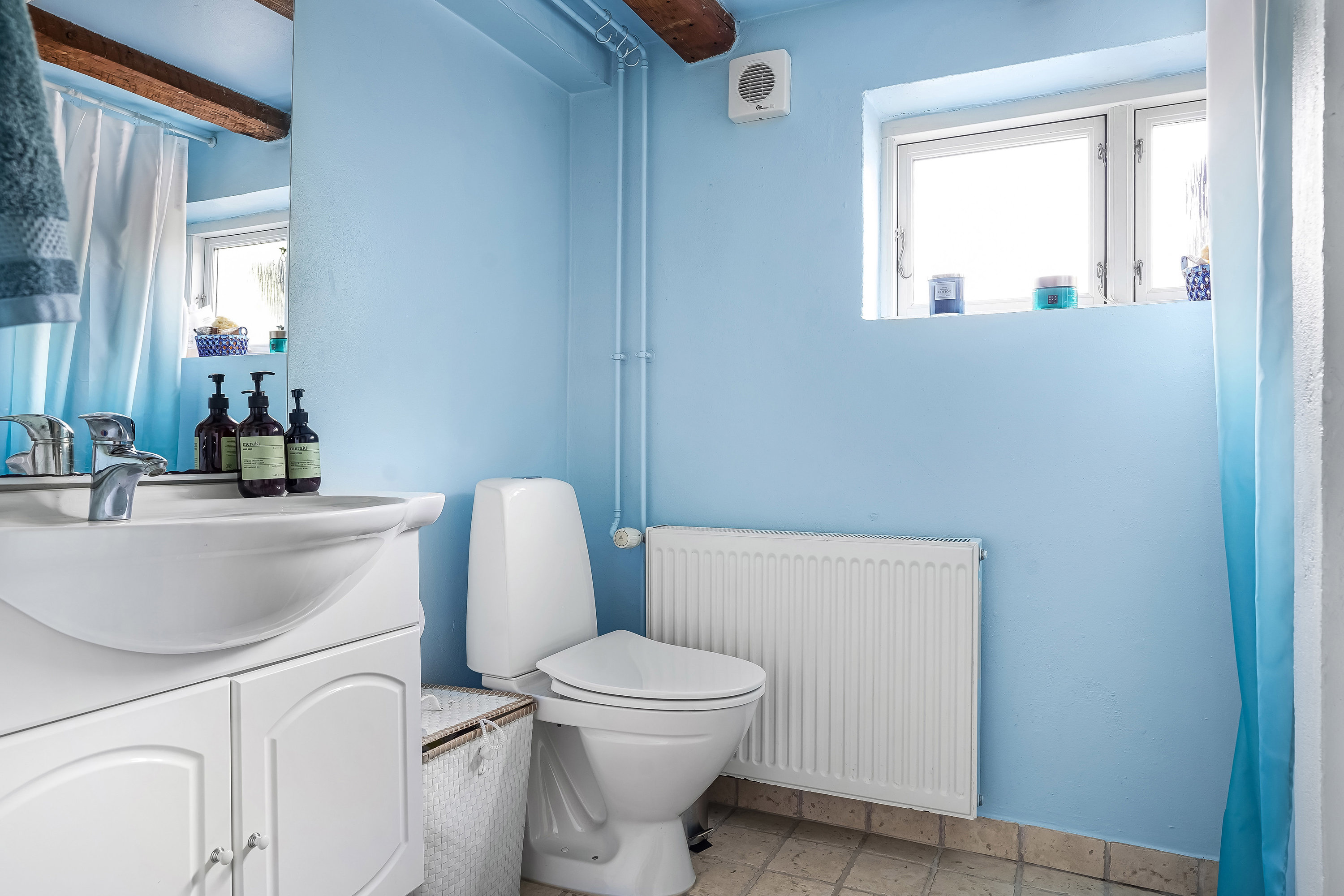 Fremhævet toilet billede i fuldskærmstilstand. Billede af Vissenbjergvej 22, Tommerup St, 5690 Tommerup