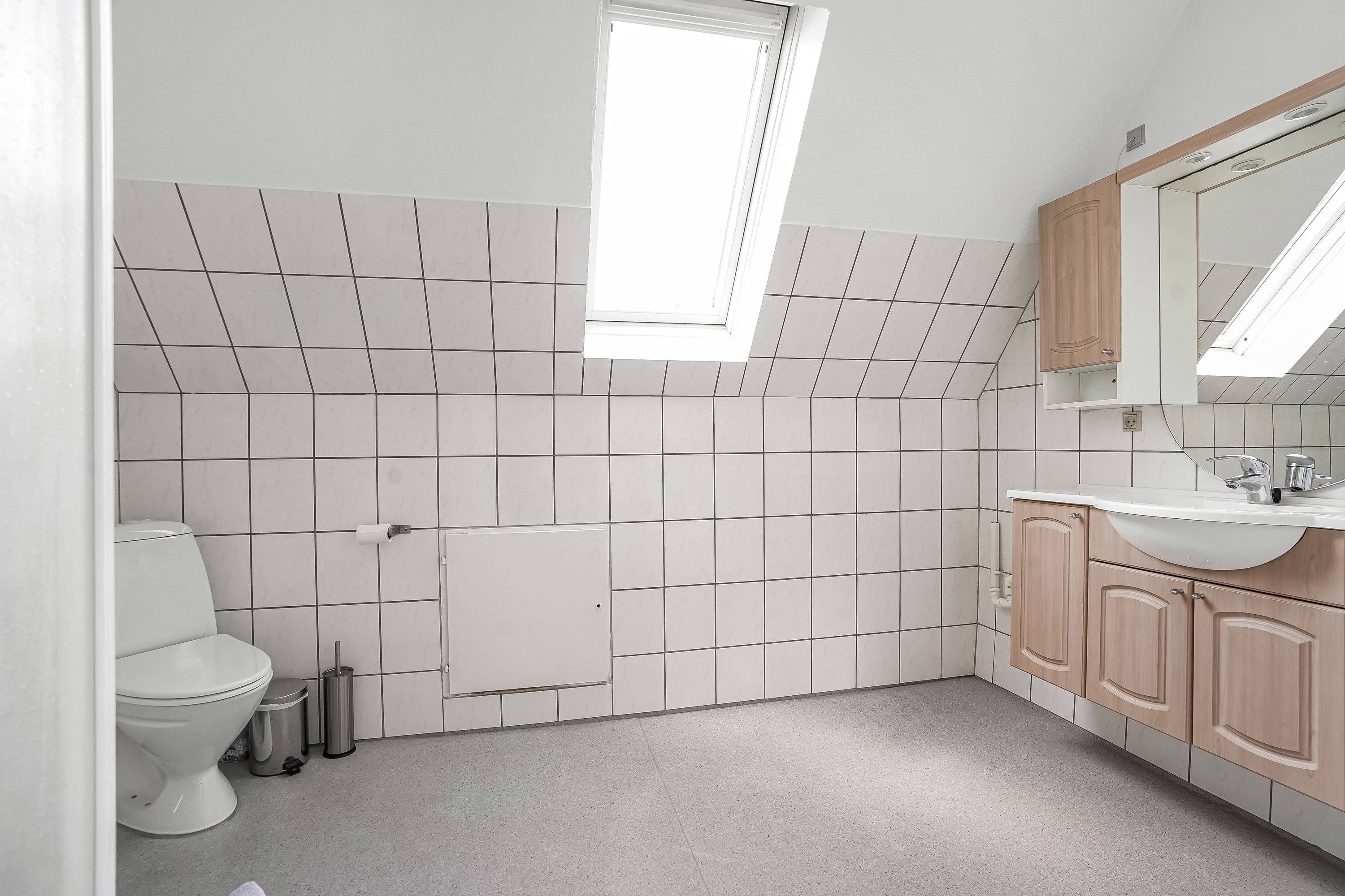 Fremhævet toilet billede i fuldskærmstilstand. Billede af Vissenbjergvej 22, Tommerup St, 5690 Tommerup