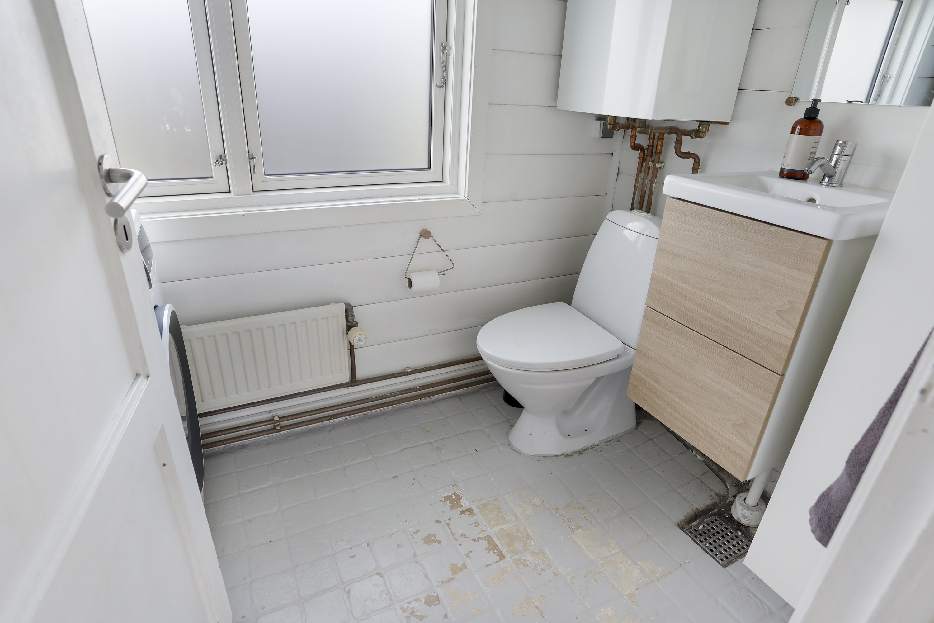 Fremhævet toilet billede i fuldskærmstilstand. Billede af Askov Alle 28, 2770 Kastrup