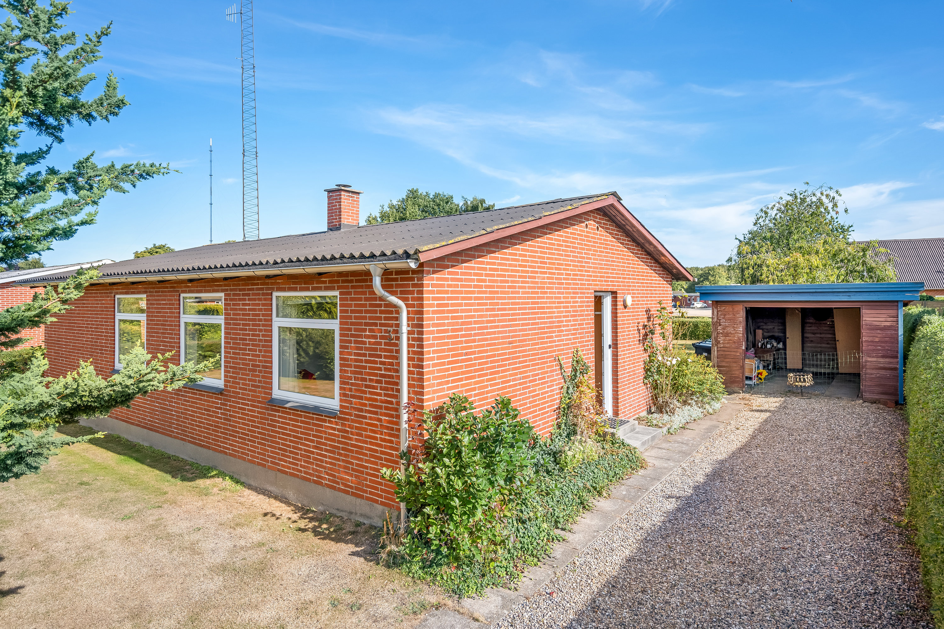 Fremhævet facade billede i fuldskærmstilstand. Billede af Vibealle 3, Nordenskov, 6800 Varde