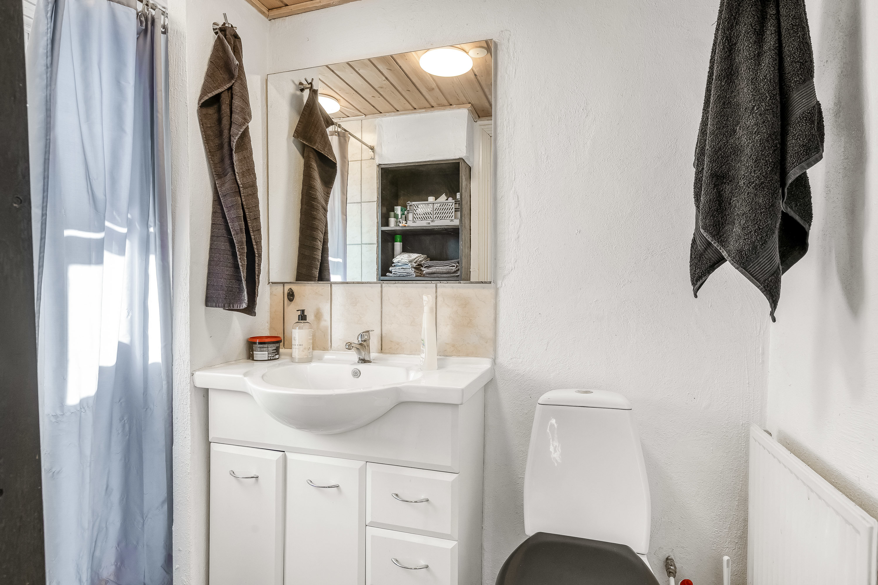 Fremhævet toilet billede i fuldskærmstilstand. Billede af Østervej 11, 6880 Tarm