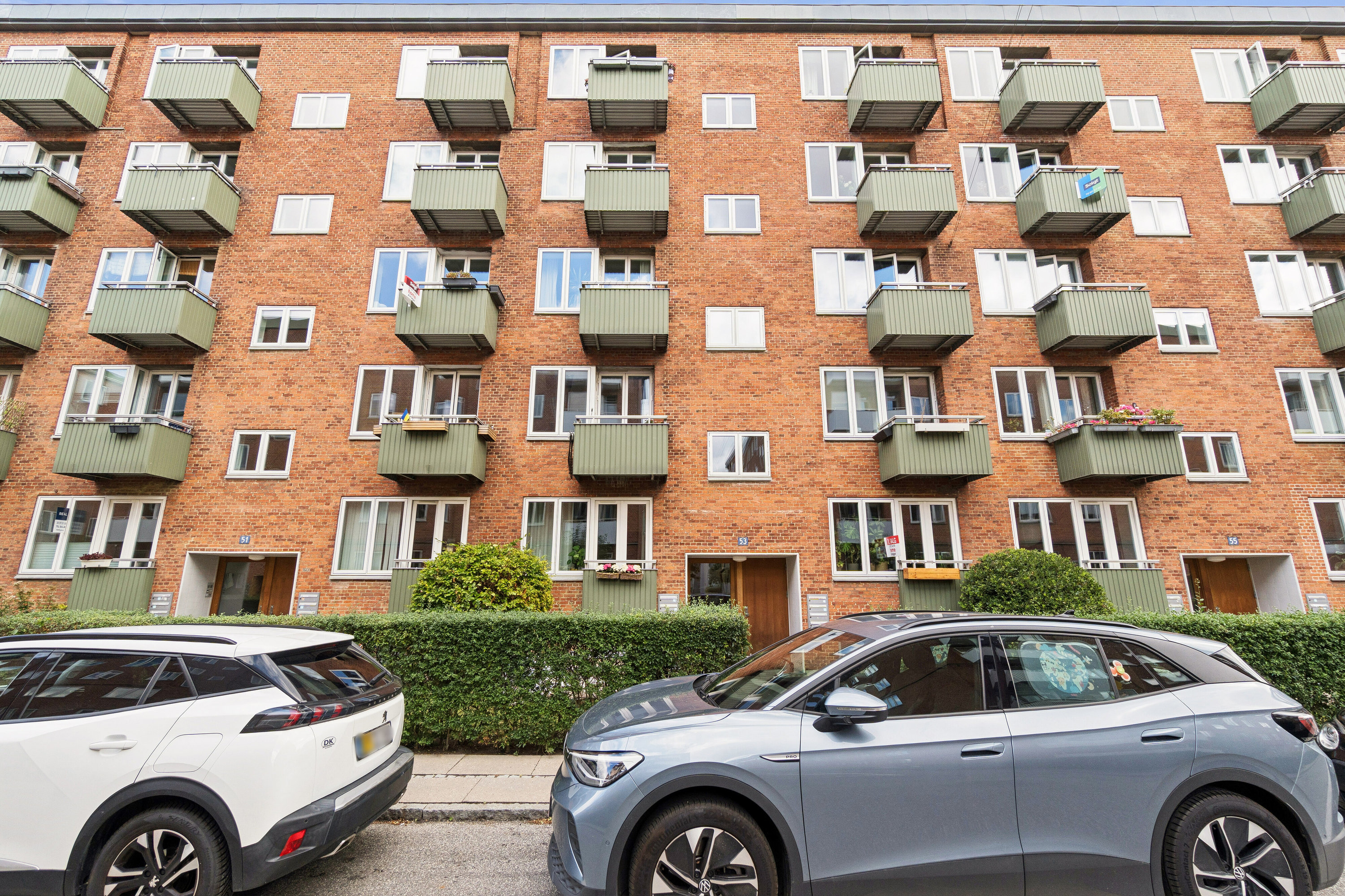 Fremhævet facade billede i fuldskærmstilstand. Billede af Ålandsgade 53, 1. tv., 2300 København S