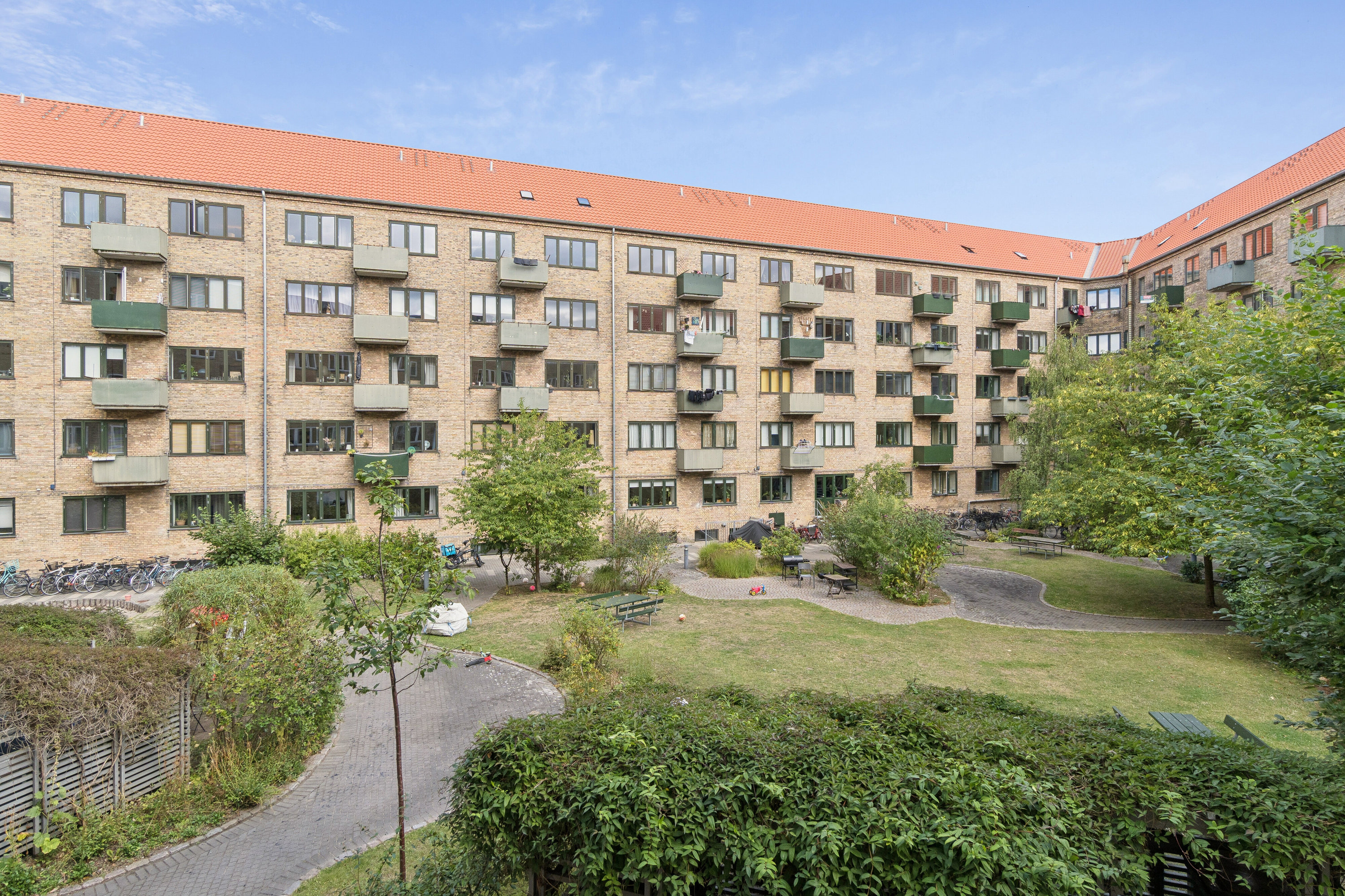 Fremhævet facade billede i fuldskærmstilstand. Billede af Ålandsgade 53, 1. tv., 2300 København S