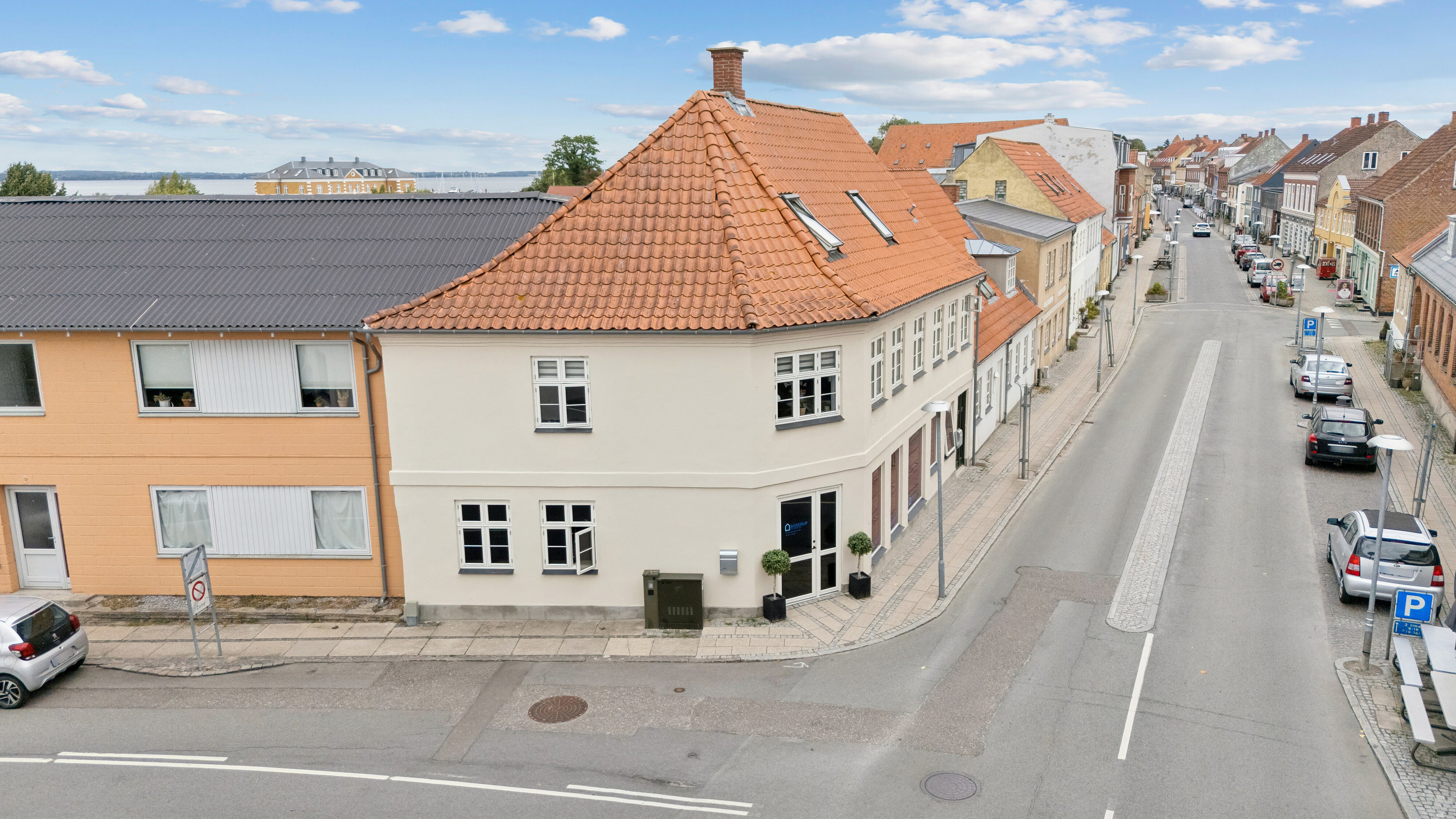 Fremhævet luftfoto billede i fuldskærmstilstand. Billede af Adelgade 1, 4720 Præstø