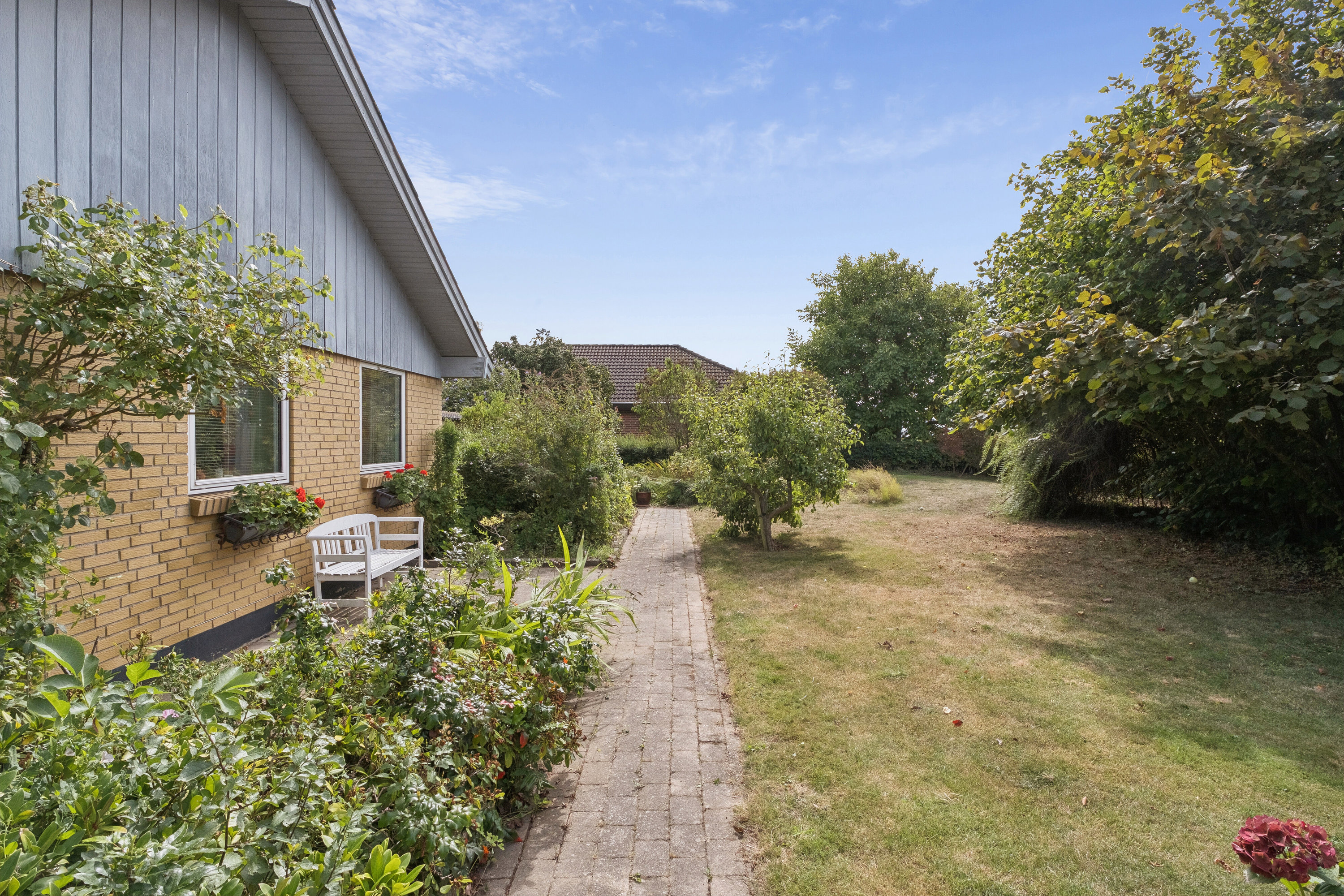 Fremhævet set fra haven billede i fuldskærmstilstand. Billede af P C Skovgaards Vej 10, 4760 Vordingborg