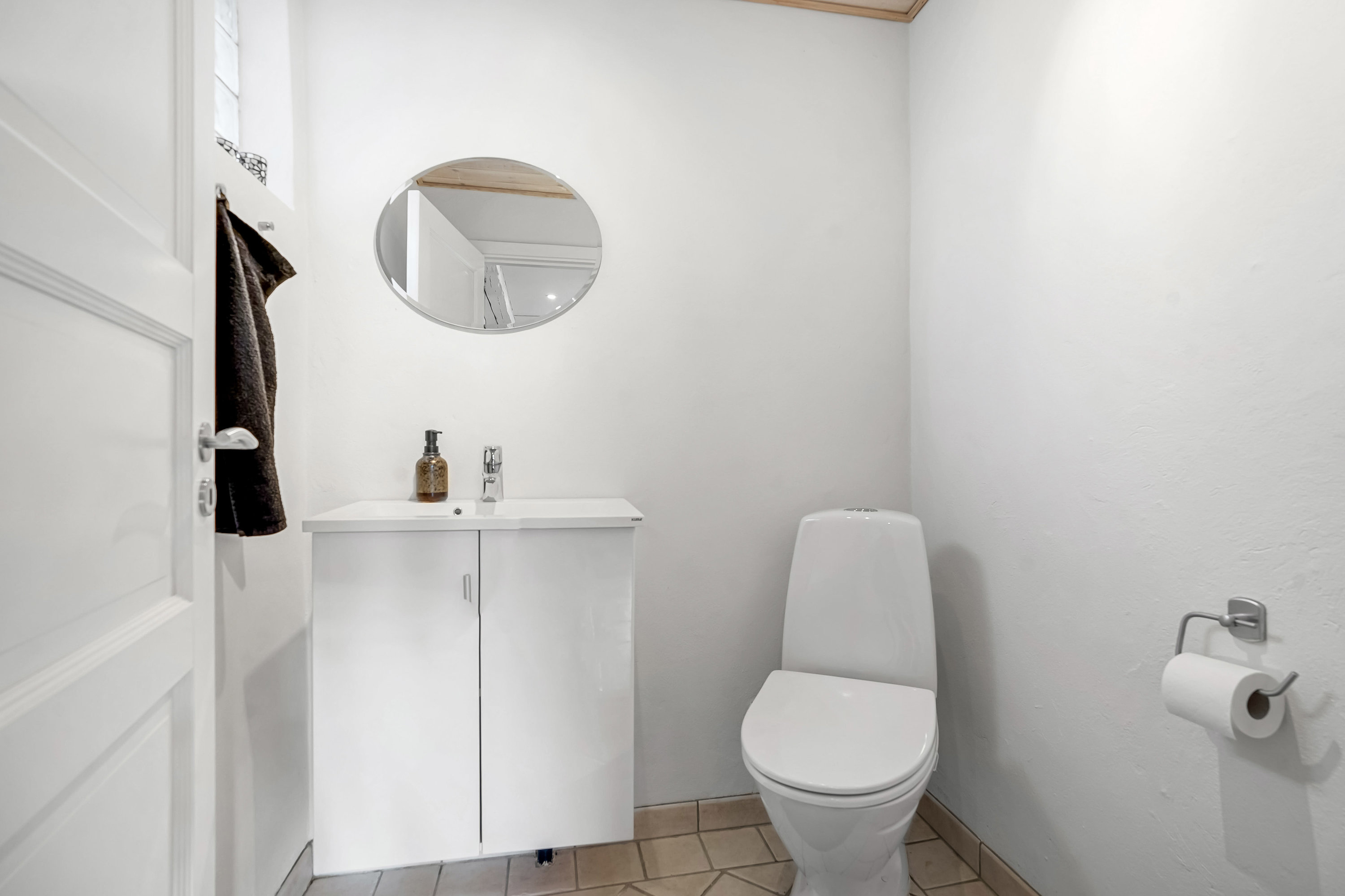 Fremhævet toilet billede i fuldskærmstilstand. Billede af Gammel Højmevej 141, Højme, 5250 Odense SV