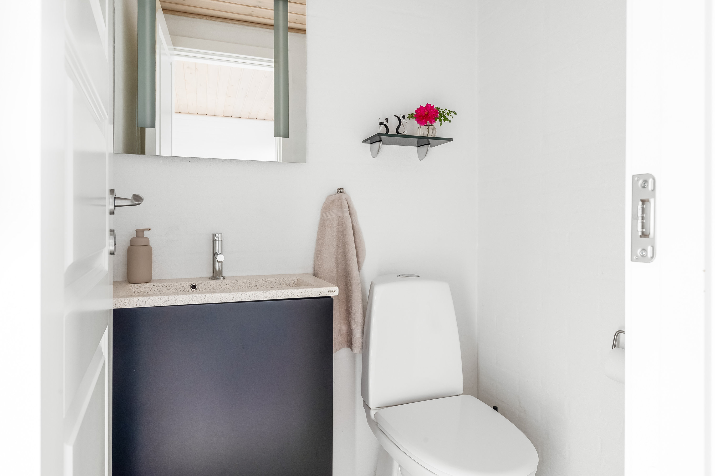 Fremhævet toilet billede i fuldskærmstilstand. Billede af Vester Lemtorp 15, Nørlem, 7620 Lemvig