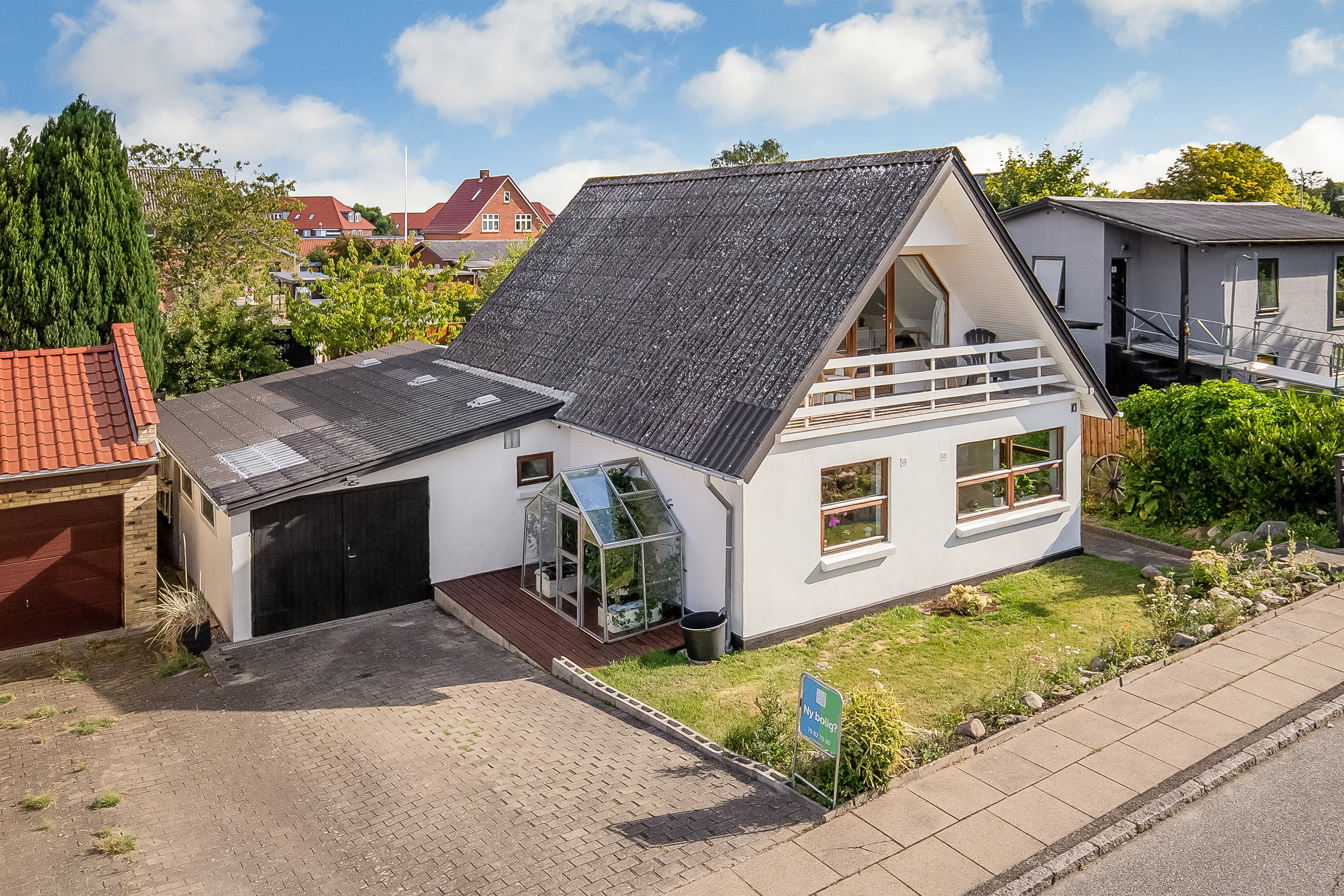 Fremhævet mastefoto billede i fuldskærmstilstand. Billede af Irisvej 4, Pedersholm, 7100 Vejle