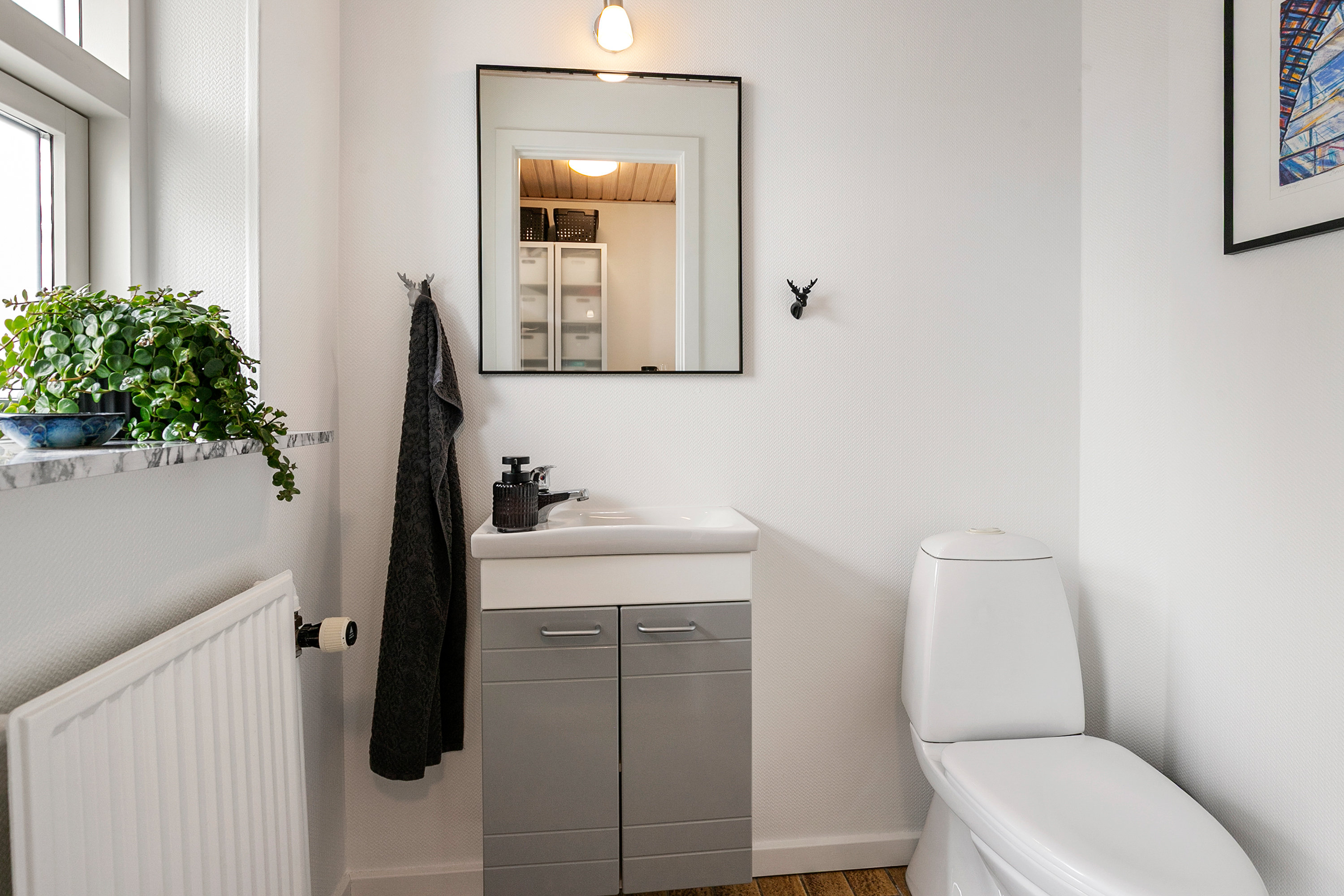 Fremhævet toilet billede i fuldskærmstilstand. Billede af Skovduevej 14, Birkelse, 9440 Aabybro