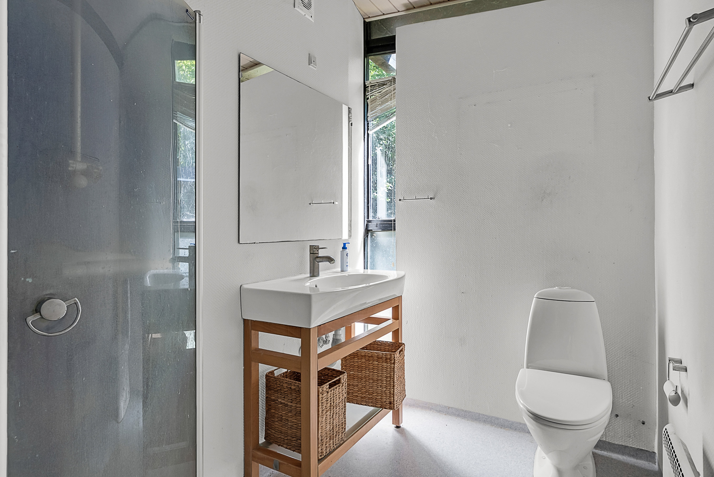Fremhævet toilet billede i fuldskærmstilstand. Billede af Højbovænge 6, Svanninge, 5600 Faaborg