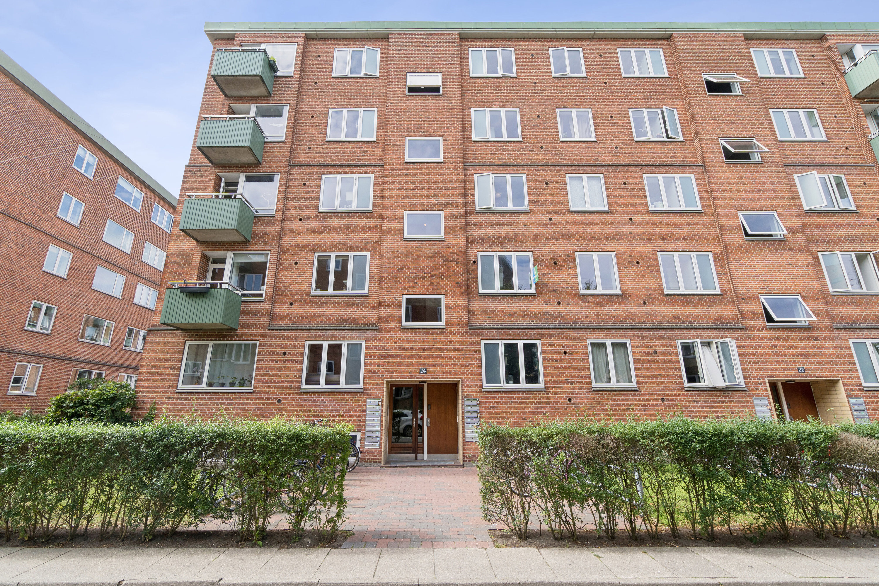 Fremhævet facade billede i fuldskærmstilstand. Billede af Ålandsgade 24, 1. th., 2300 København S