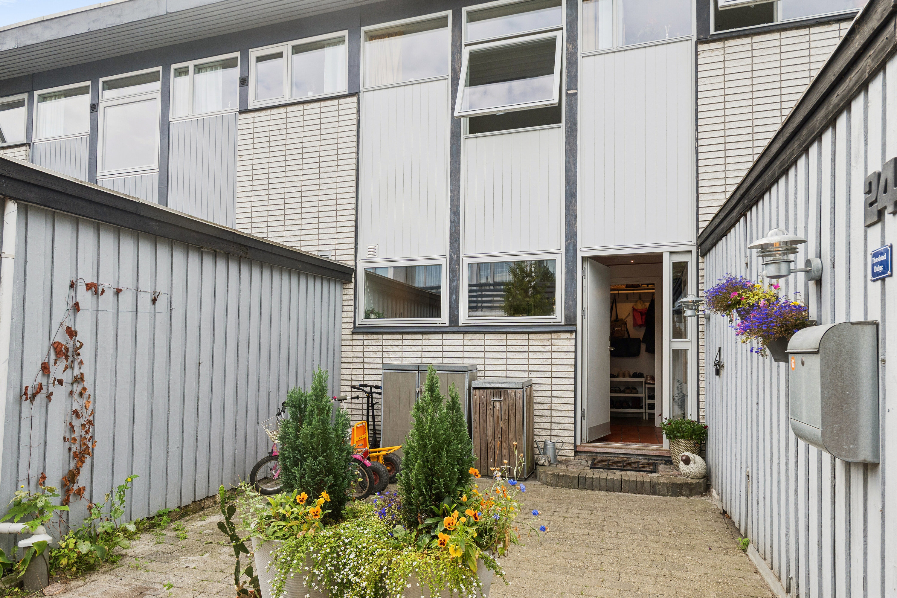 Fremhævet terrasse billede i fuldskærmstilstand. Billede af Skriverhusene 24, 2620 Albertslund