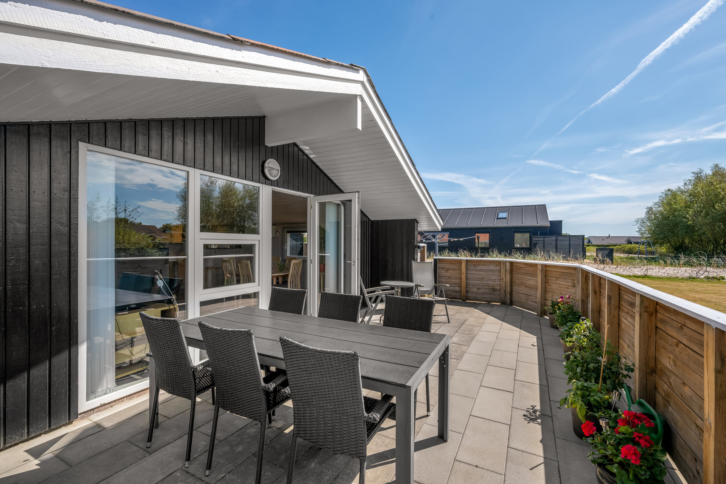 Fremhævet terrasse billede i fuldskærmstilstand. Billede af Blomstervænget 34, Bork Havn, 6893 Hemmet