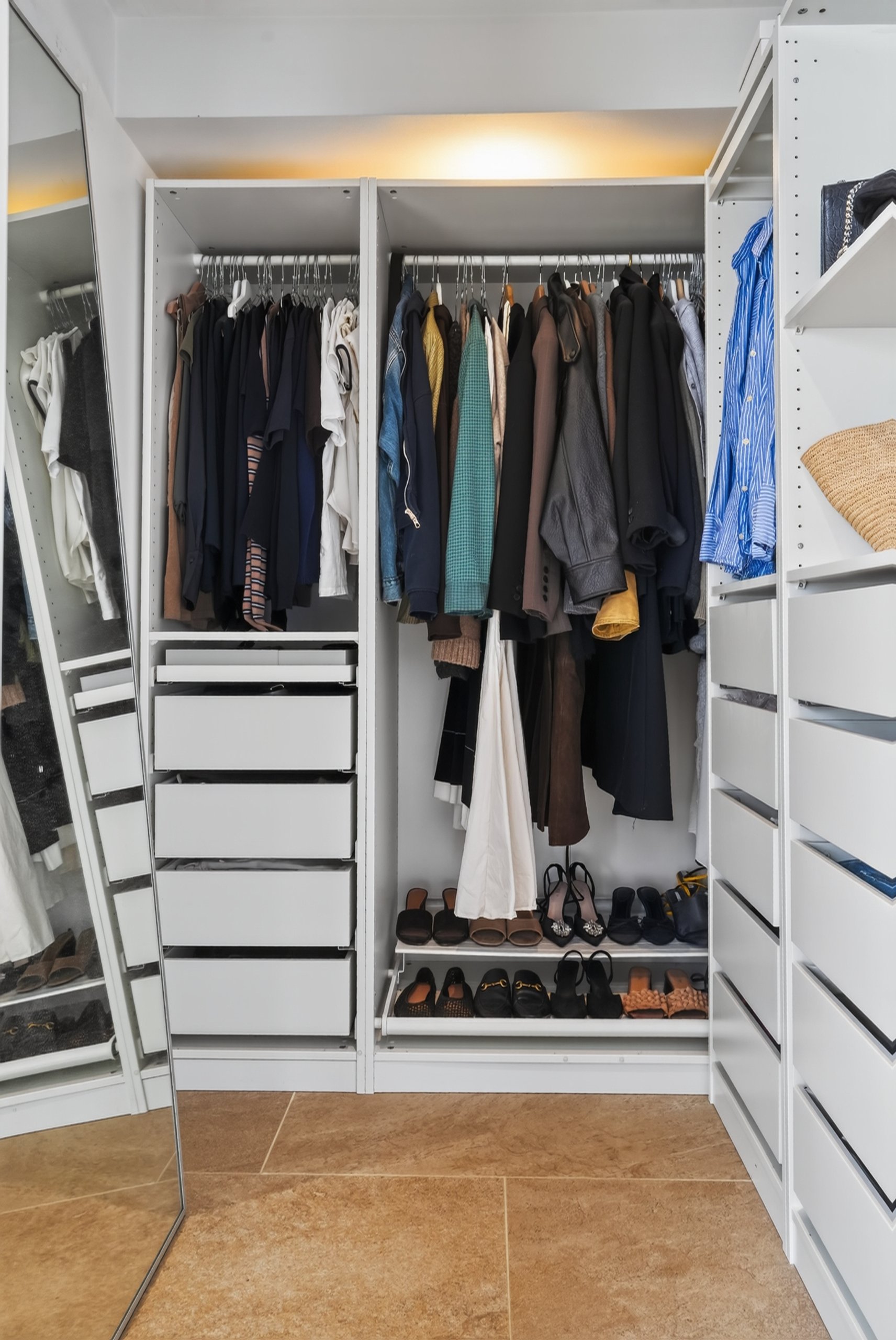 Fremhævet walkin closet billede i fuldskærmstilstand. Billede af Porsevænget 49, 2800 Kongens Lyngby