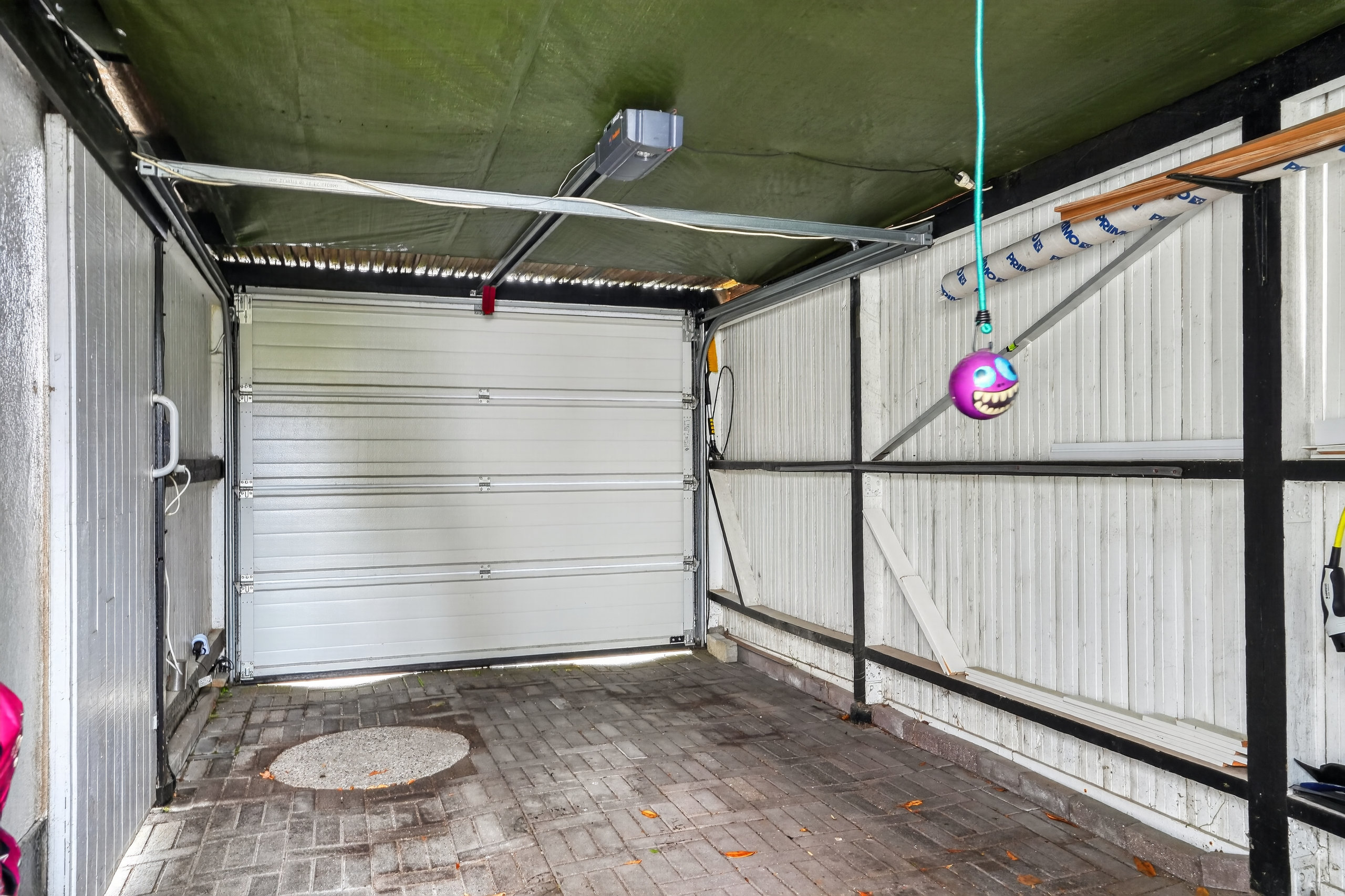 Fremhævet garage billede i fuldskærmstilstand. Billede af Vestre Strandvej 21, 2680 Solrød Strand
