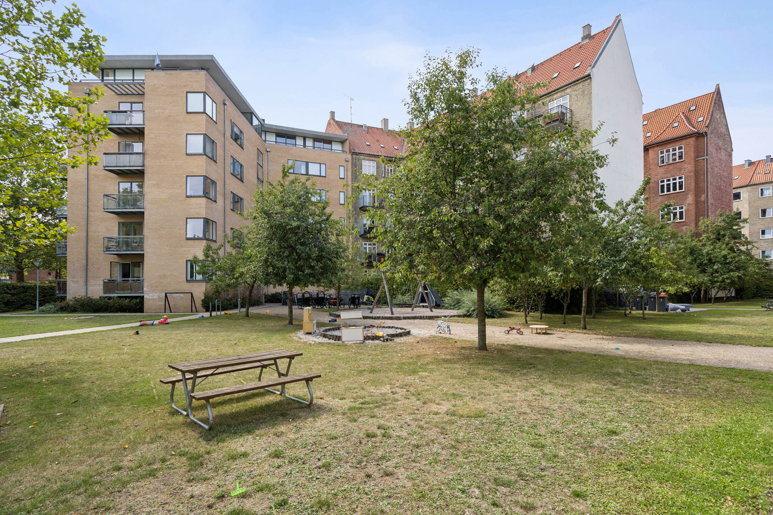 Fremhævet set fra haven billede i fuldskærmstilstand. Billede af Sundholmsvej 31, st. tv., 2300 København S