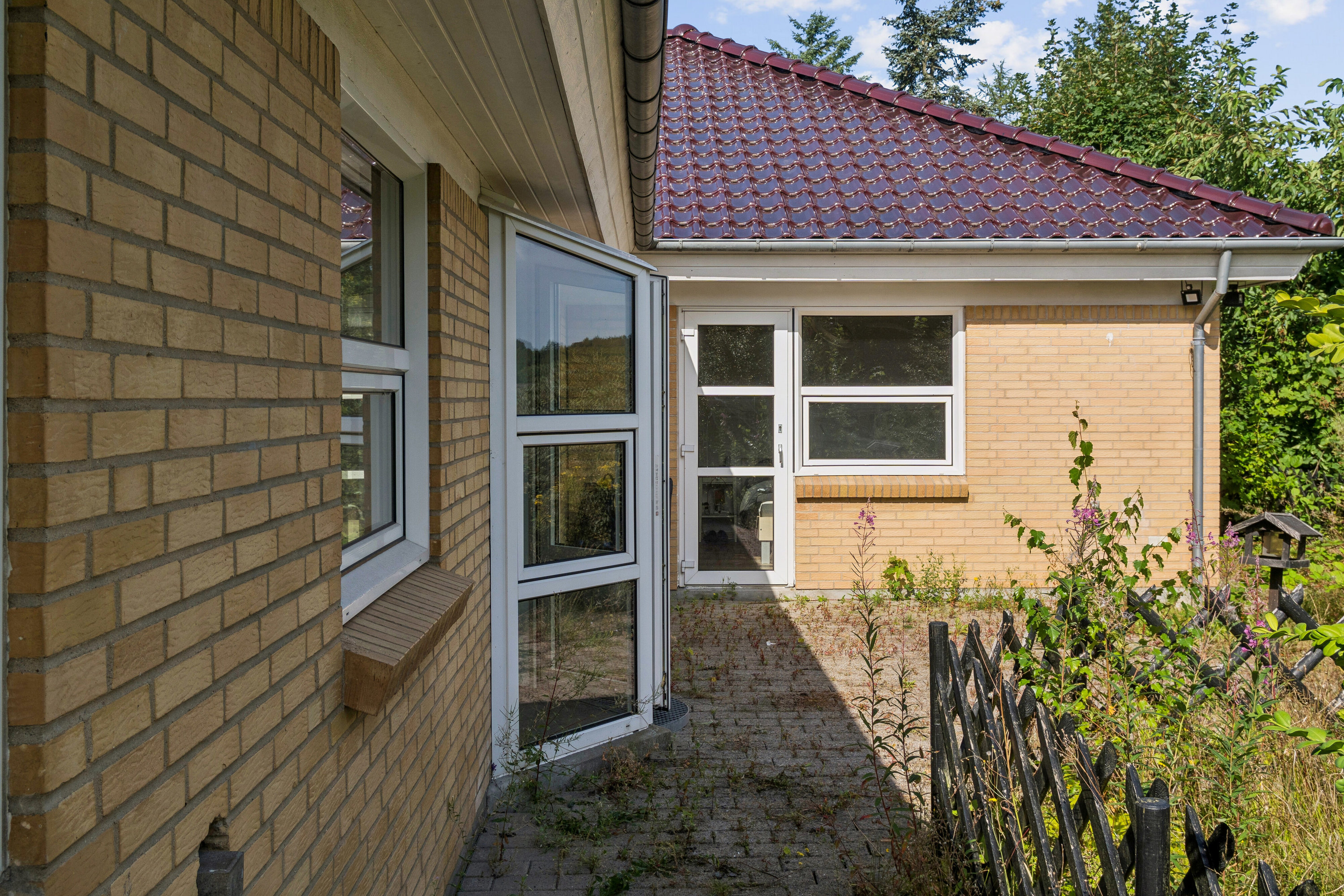 Fremhævet set fra haven billede i fuldskærmstilstand. Billede af Egevej 2, Salten, 8653 Them