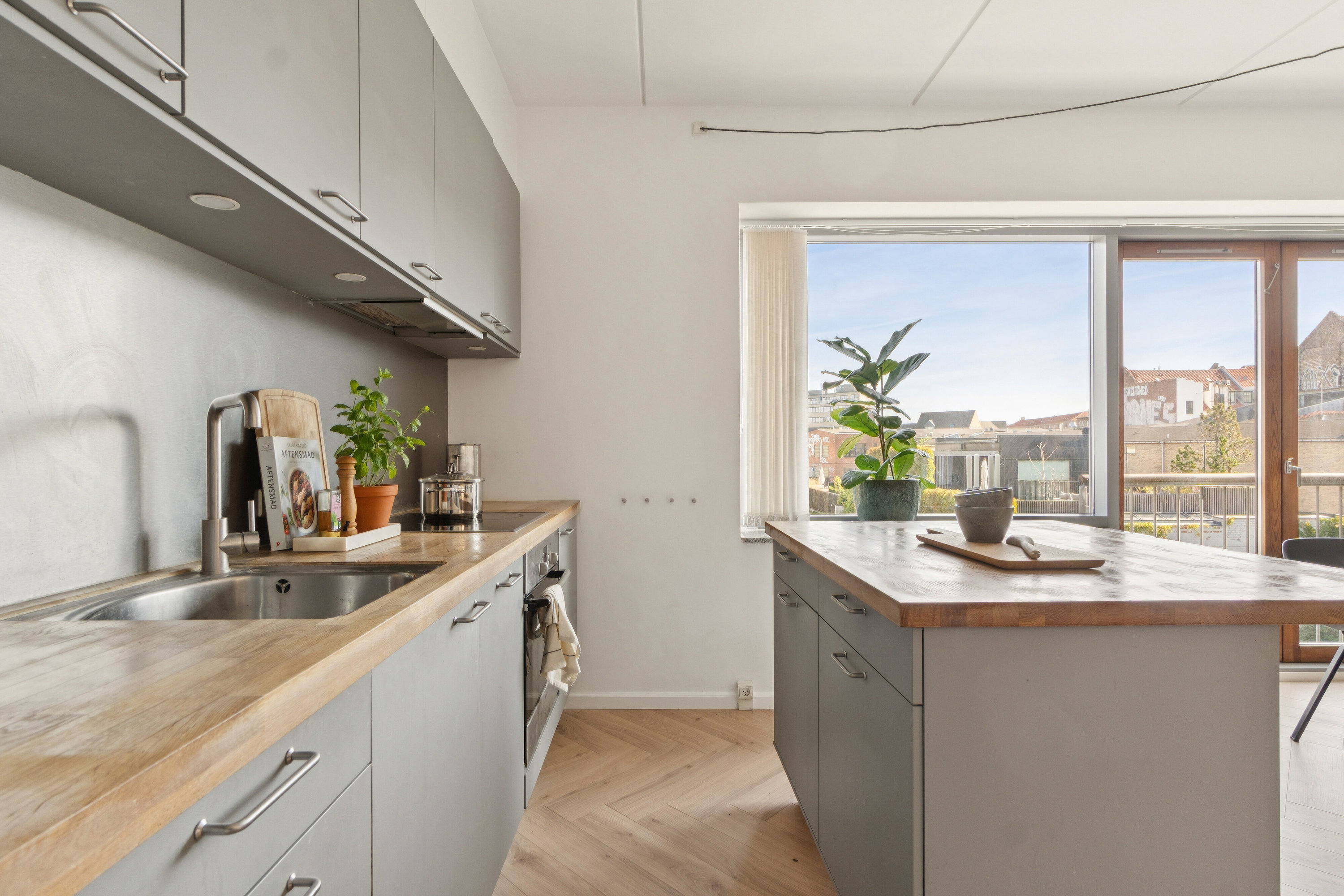 Fremhævet køkken billede i fuldskærmstilstand. Billede af Carl Th. Zahles Gade 8, 2. mf., 2300 København S