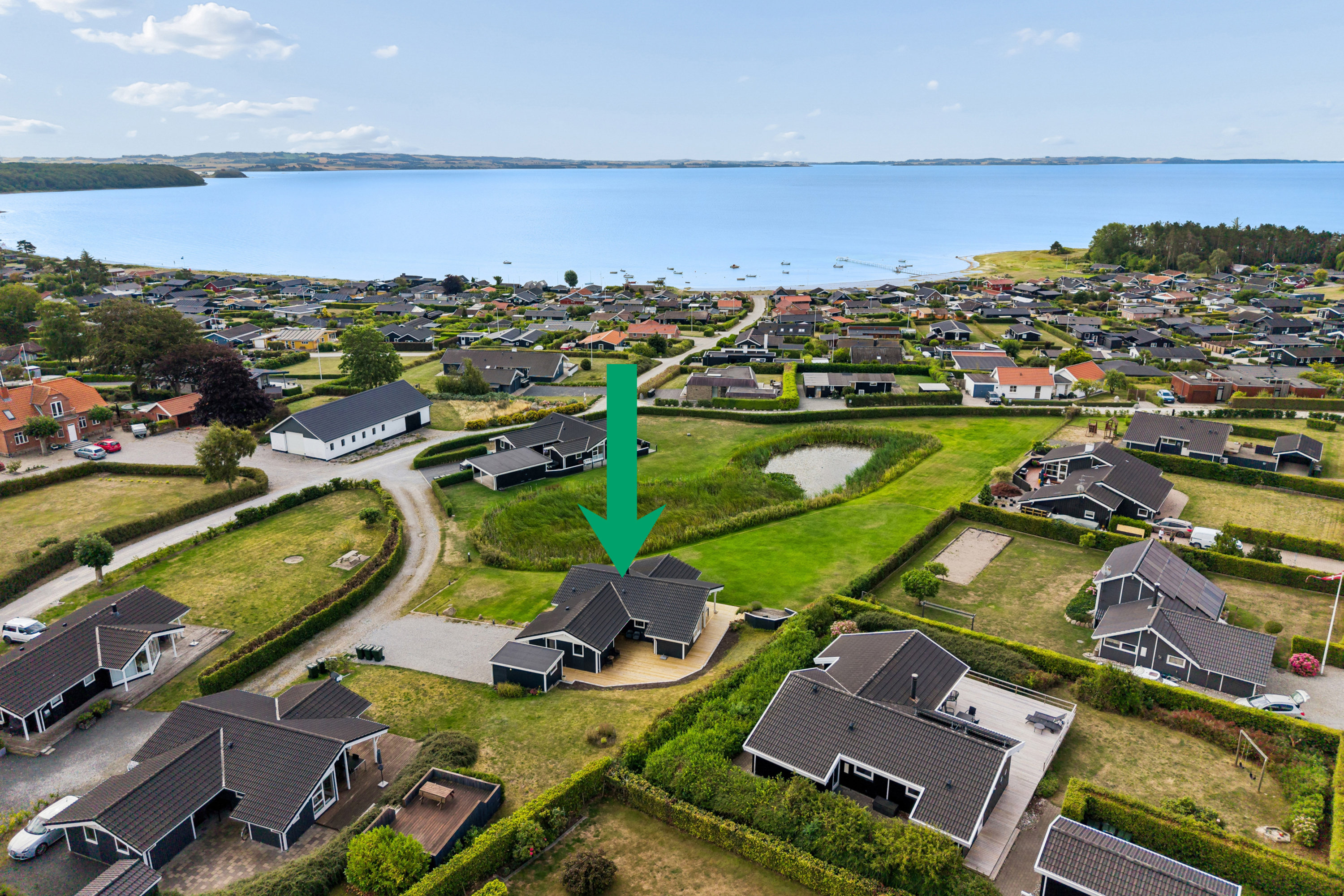Fremhævet luftfoto billede i fuldskærmstilstand. Billede af Søren Møllersvej 13, Følle, 8410 Rønde