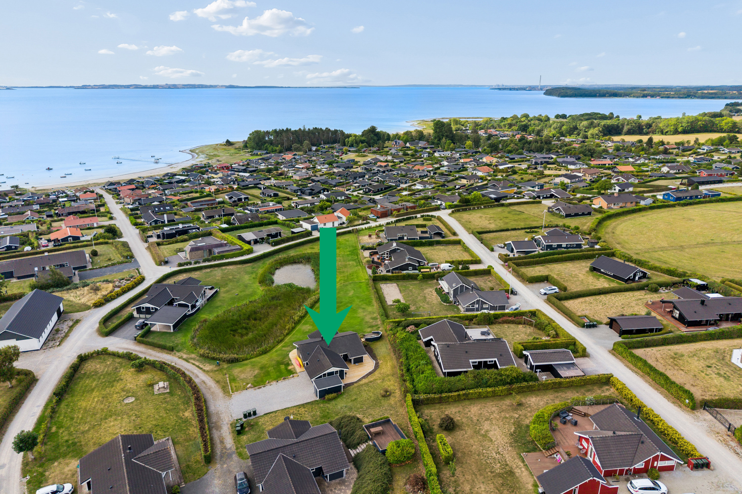 Fremhævet luftfoto billede i fuldskærmstilstand. Billede af Søren Møllersvej 13, Følle, 8410 Rønde