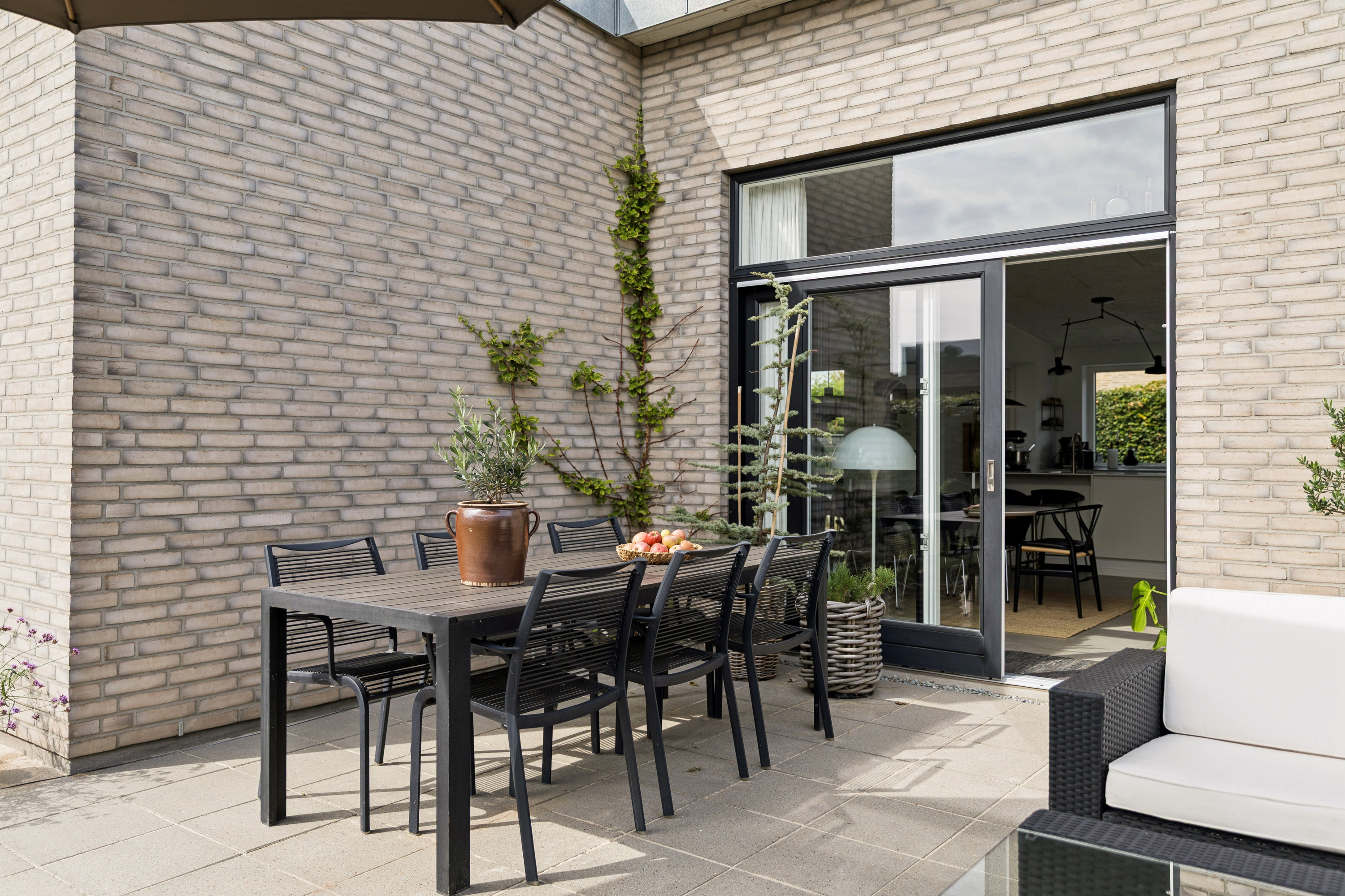 Fremhævet terrasse billede i fuldskærmstilstand. Billede af Vorregårdsparken 21, Ugelbølle, 8410 Rønde