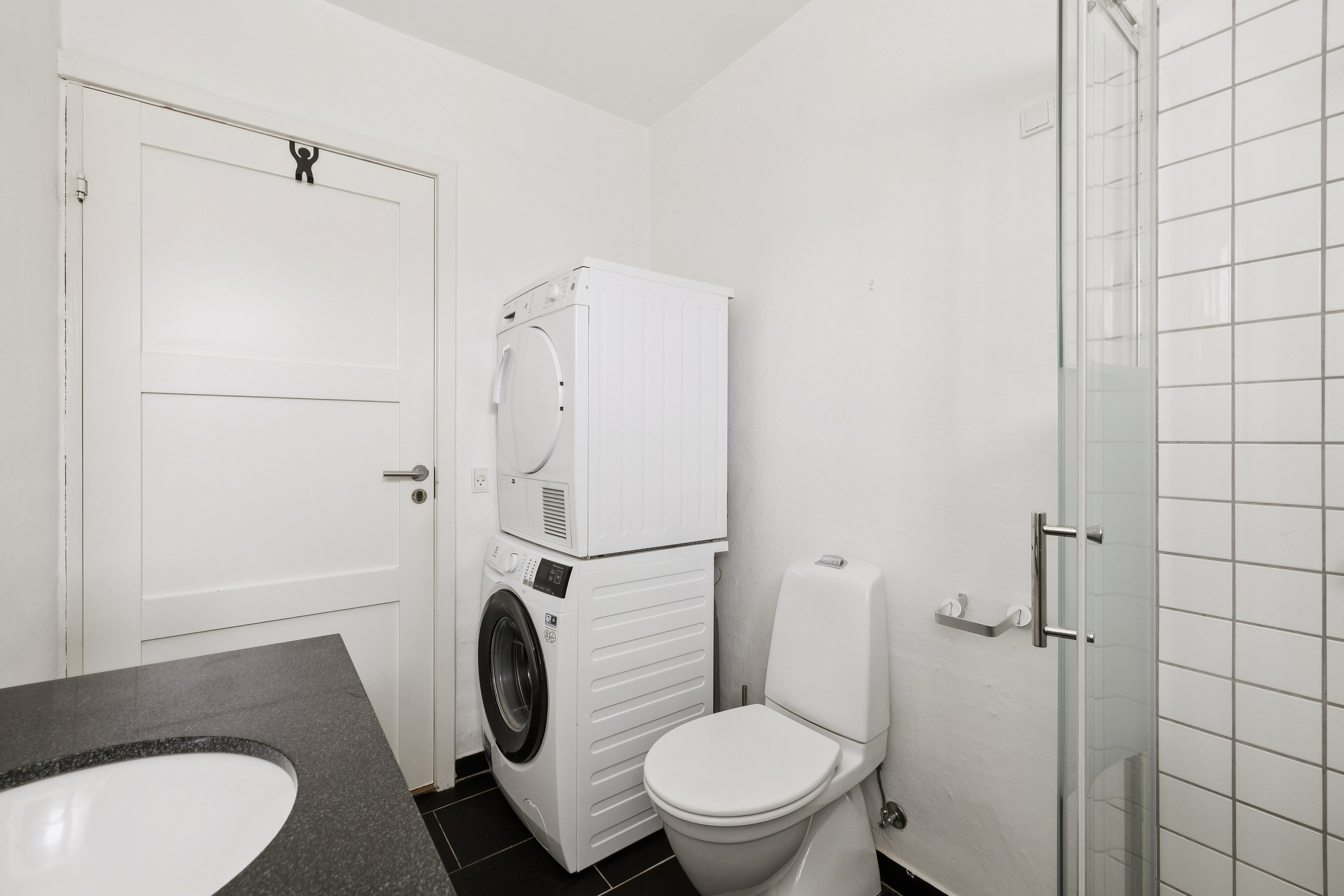Fremhævet toilet billede i fuldskærmstilstand. Billede af Nørregade 5C, 1. th., 9480 Løkken