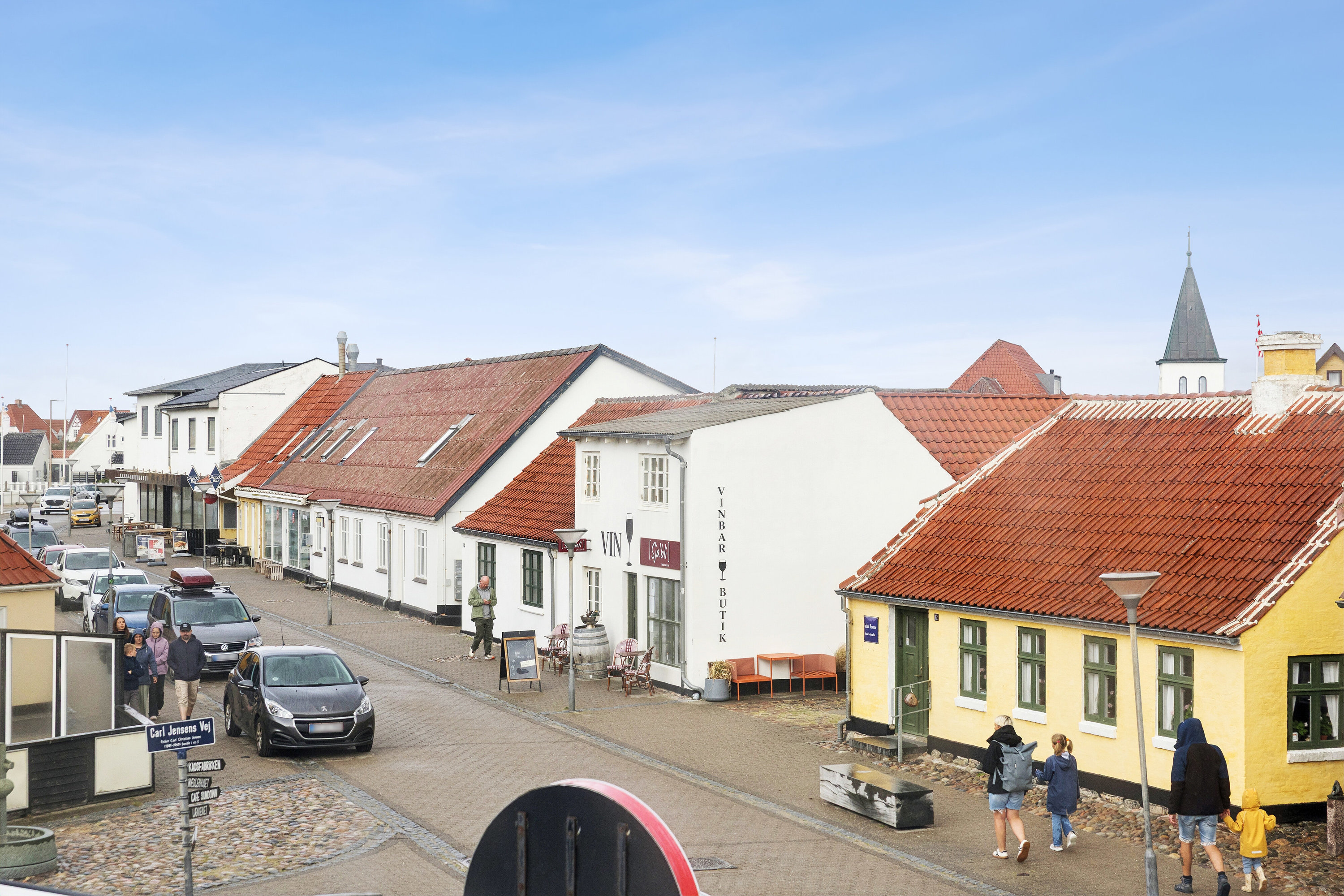 Fremhævet set fra vejen billede i fuldskærmstilstand. Billede af Nørregade 5C, 1. th., 9480 Løkken