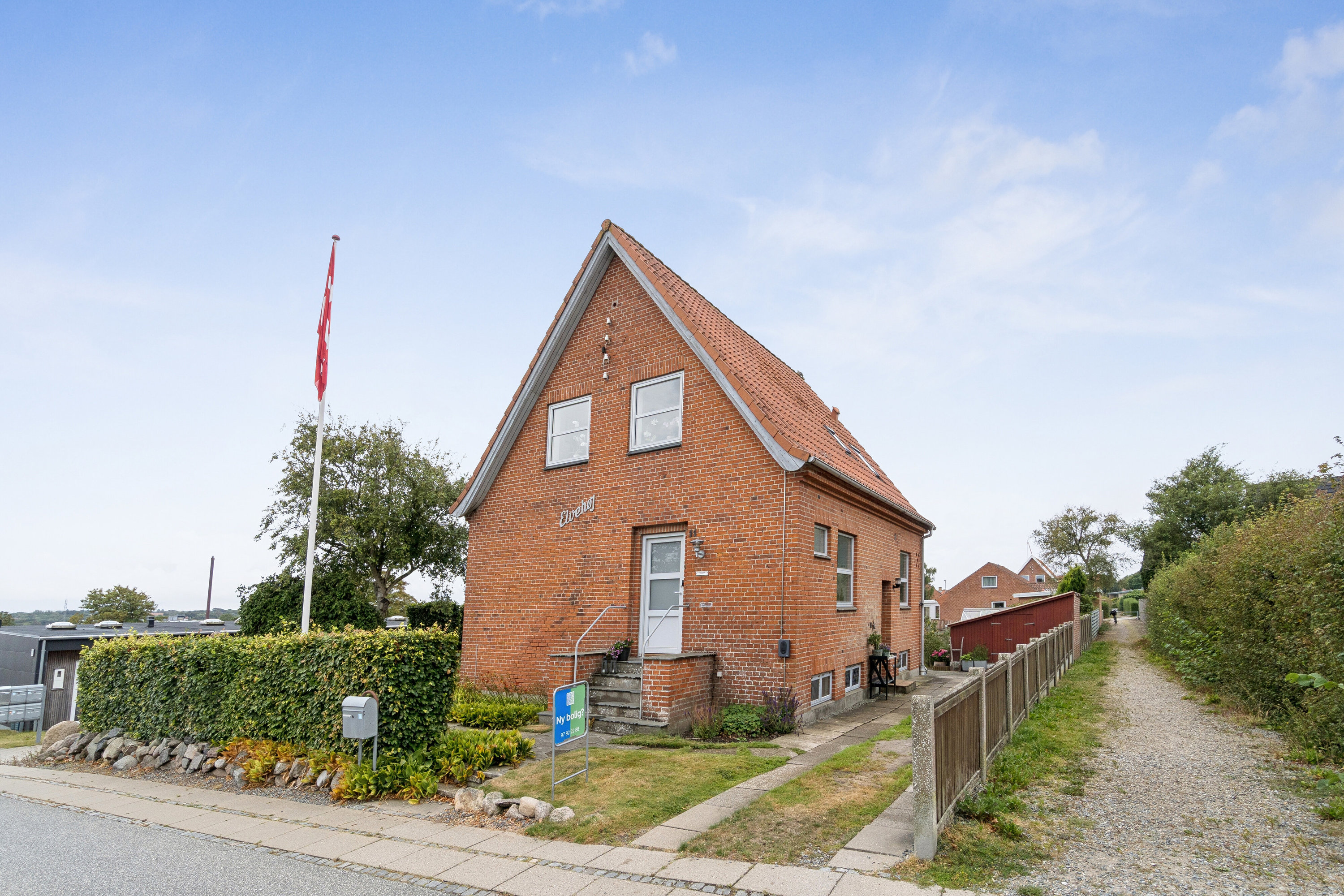 Fremhævet facade billede i fuldskærmstilstand. Billede af Vestre Kirkegårdsvej 11, Tingstrup, 7700 Thisted