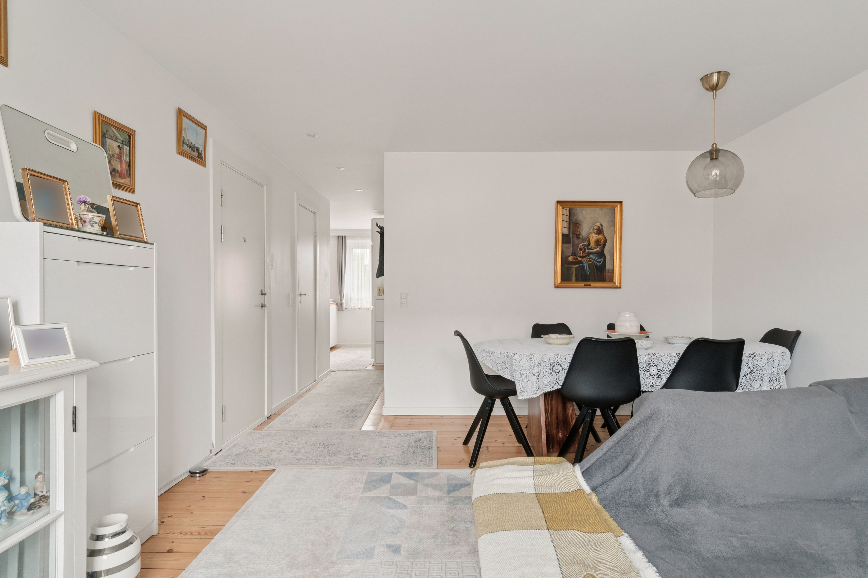 Fremhævet stue billede i fuldskærmstilstand. Billede af Guldblommevej 18, 1. th., 2770 Kastrup