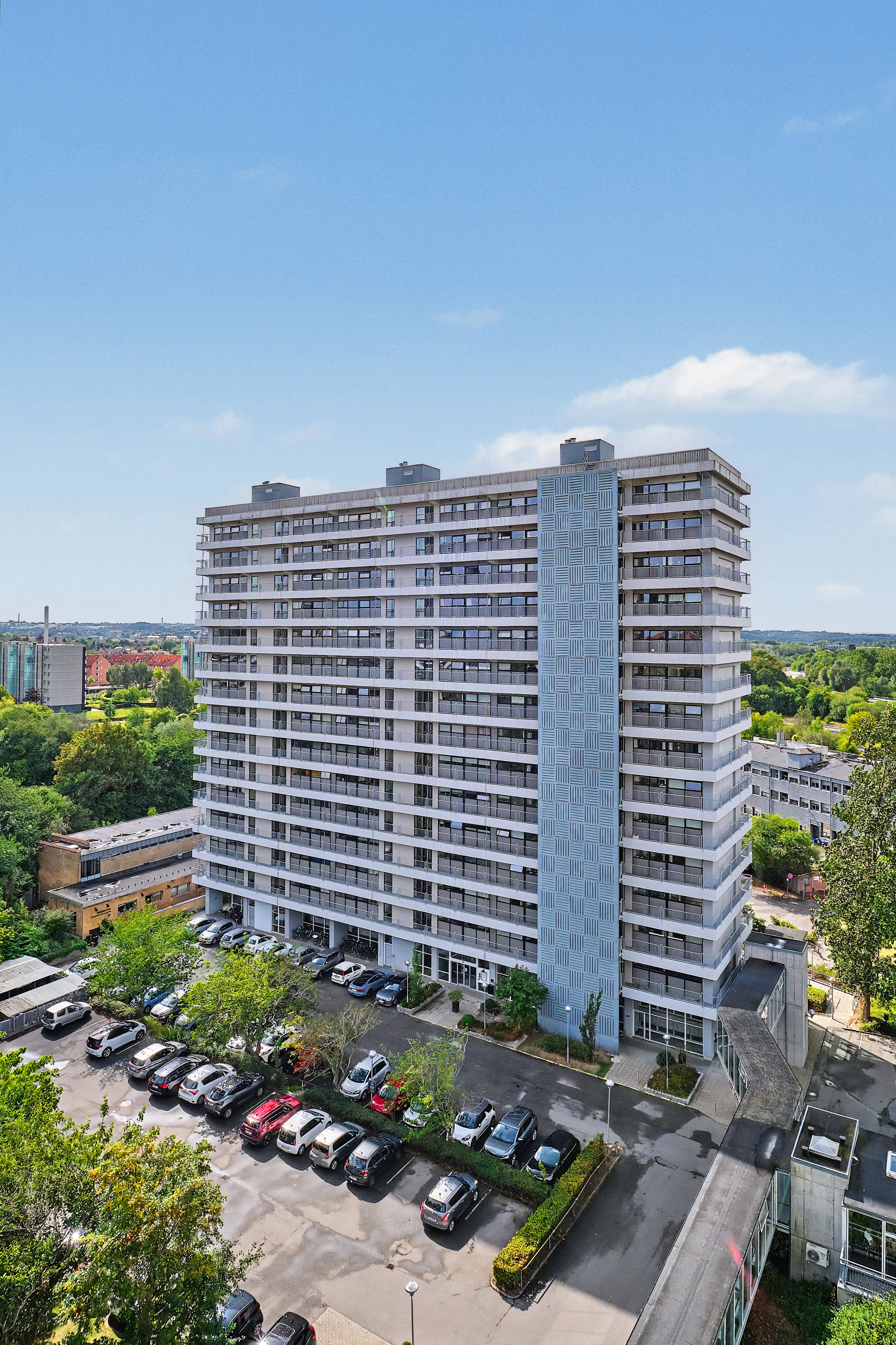 Fremhævet facade billede i fuldskærmstilstand. Billede af Augustenborggade 25J, 9. th., 8000 Aarhus C