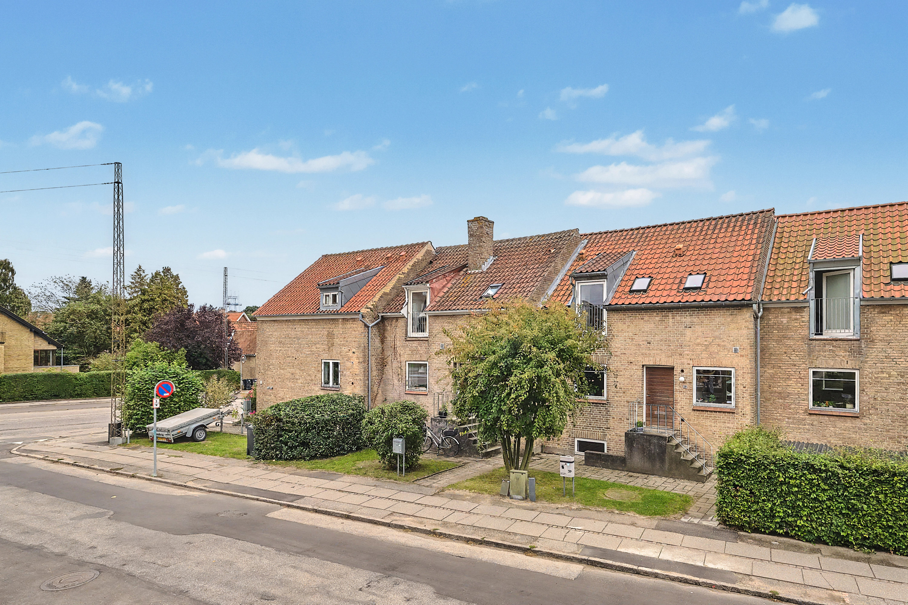 Fremhævet facade billede i fuldskærmstilstand. Billede af Ellemarksvej 29, 8000 Aarhus C
