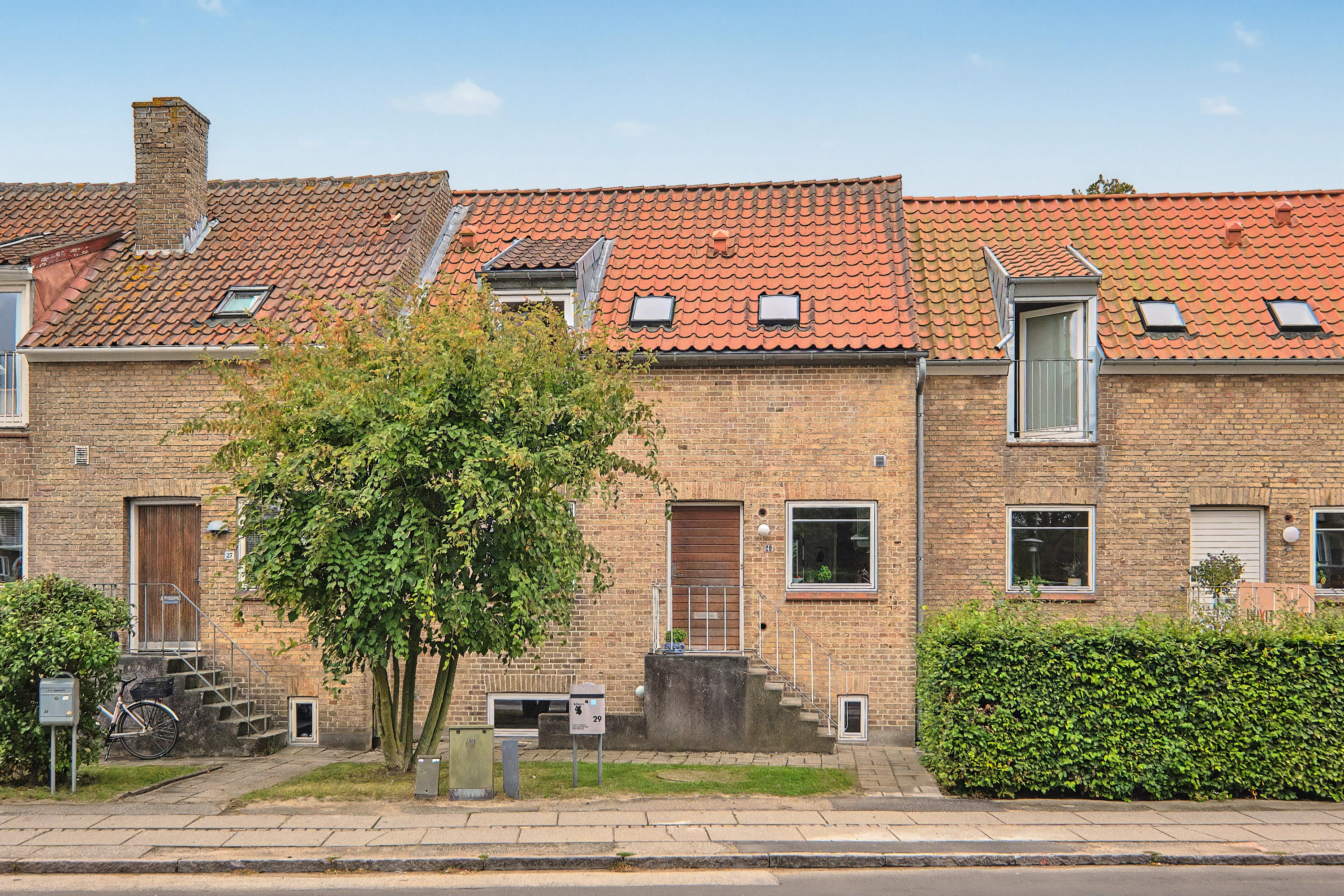 Fremhævet facade billede i fuldskærmstilstand. Billede af Ellemarksvej 29, 8000 Aarhus C