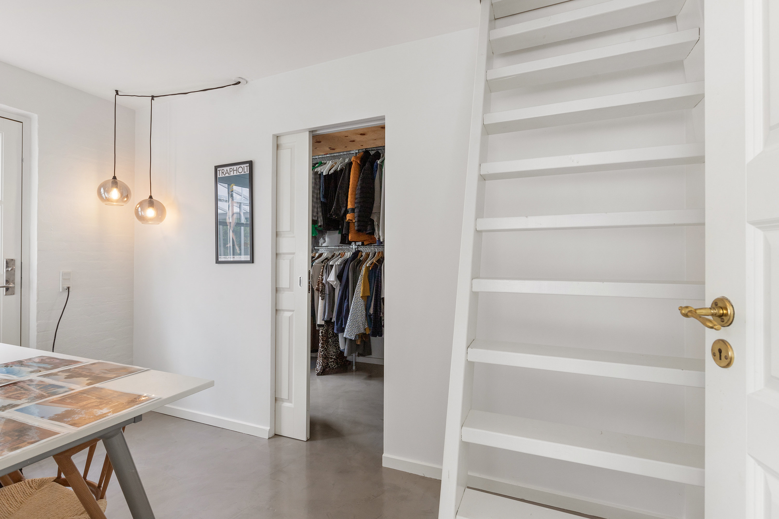 Fremhævet walkin closet billede i fuldskærmstilstand. Billede af Postvænget 3, 9440 Aabybro