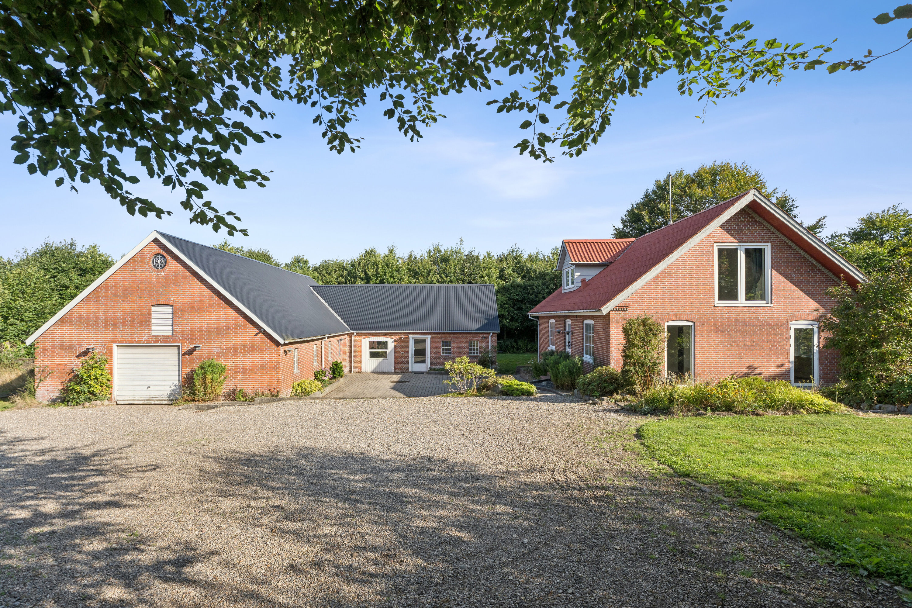 Fremhævet set fra vejen billede i fuldskærmstilstand. Billede af Lillemøllevej 13, Levring, 8620 Kjellerup
