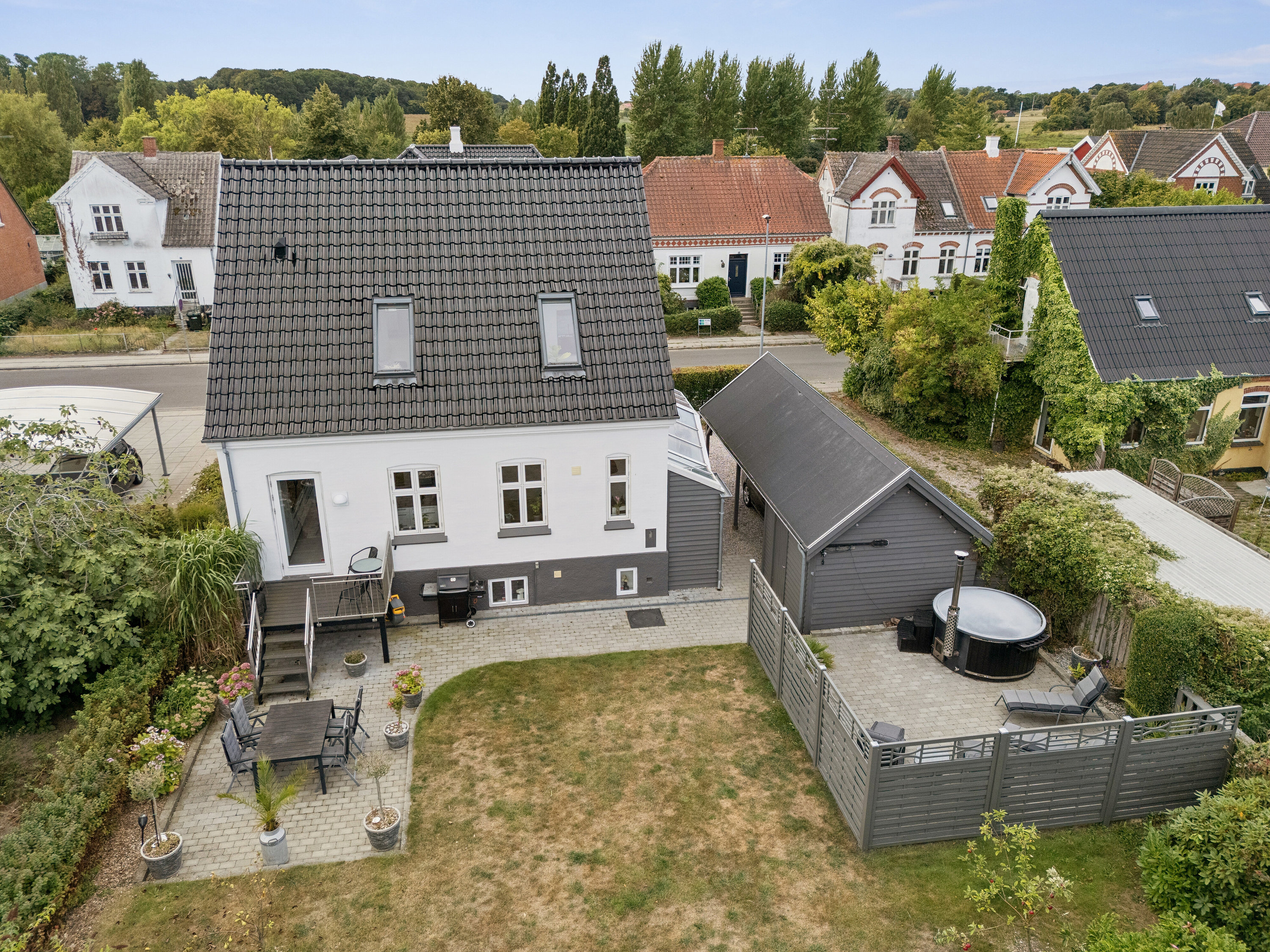 Fremhævet set fra haven billede i fuldskærmstilstand. Billede af Jens Winthers Vej 23, 5900 Rudkøbing