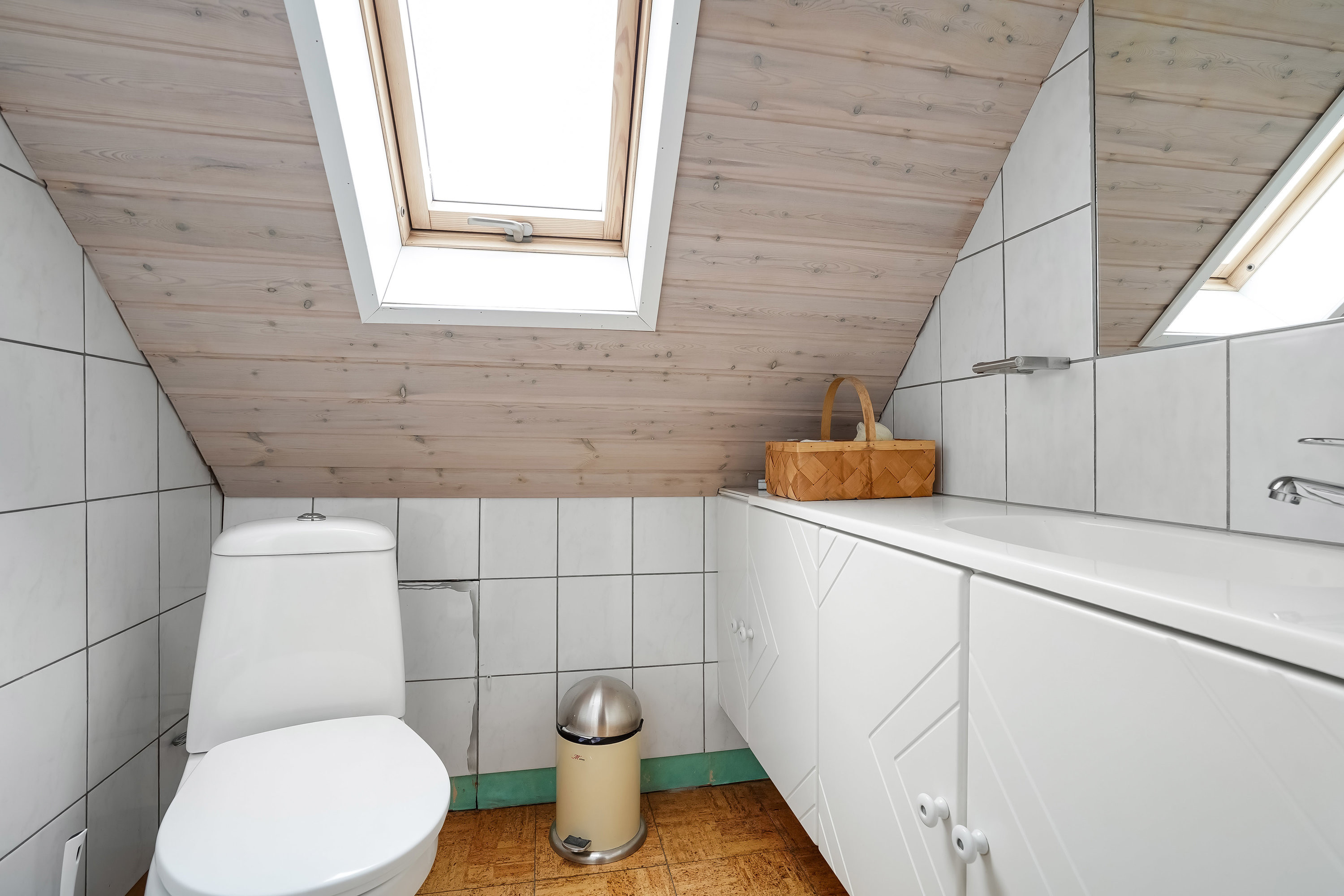 Fremhævet toilet billede i fuldskærmstilstand. Billede af Hvirringvej 1, 8762 Flemming