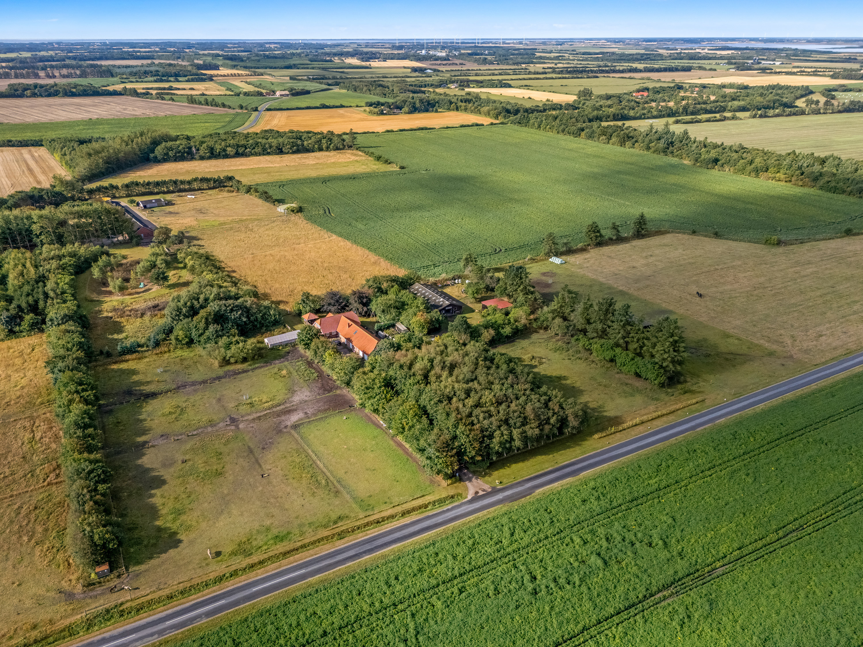 Fremhævet luftfoto billede i fuldskærmstilstand. Billede af Hvingelvej 8, Hee, 6950 Ringkøbing