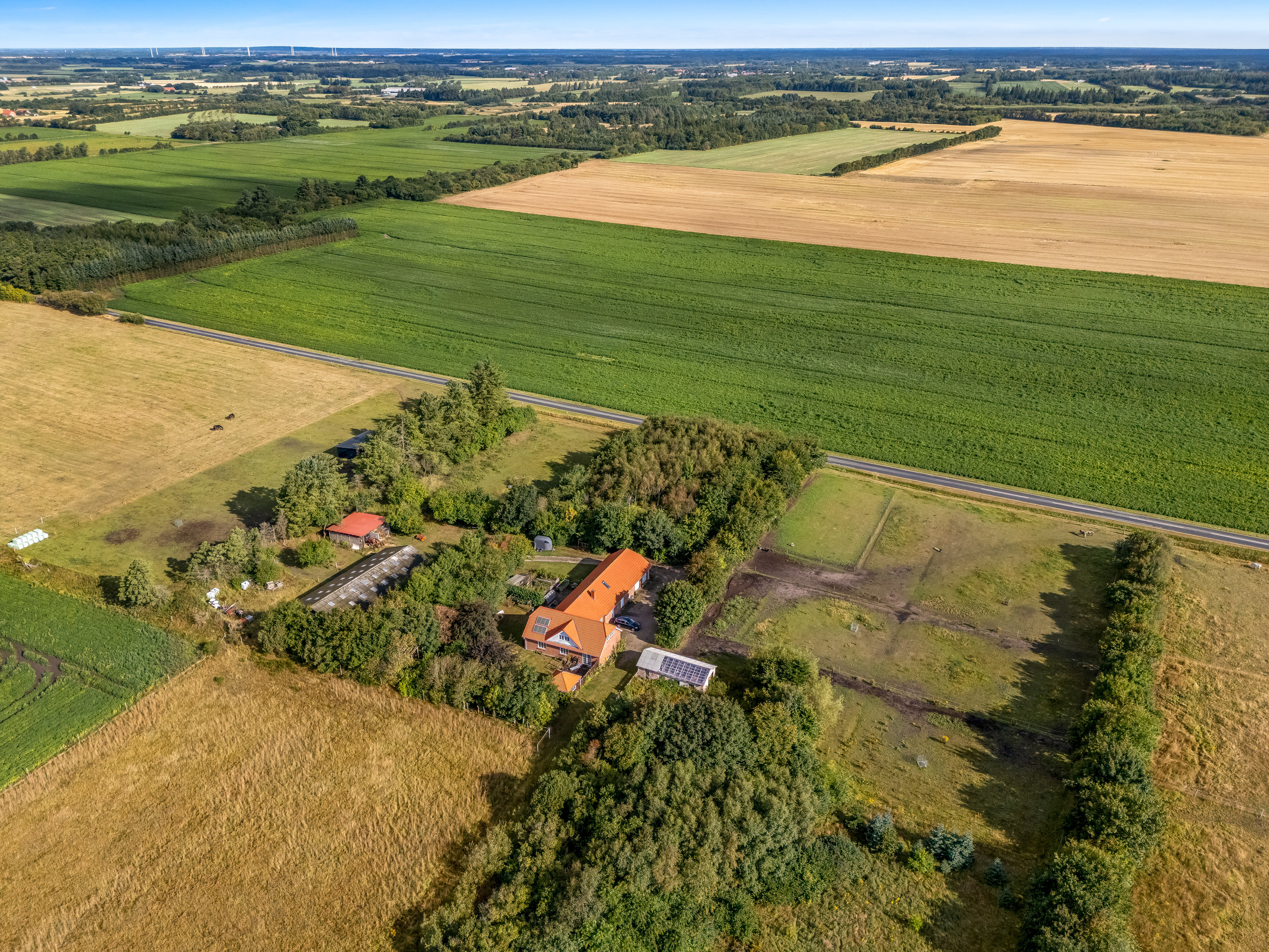 Fremhævet luftfoto billede i fuldskærmstilstand. Billede af Hvingelvej 8, Hee, 6950 Ringkøbing