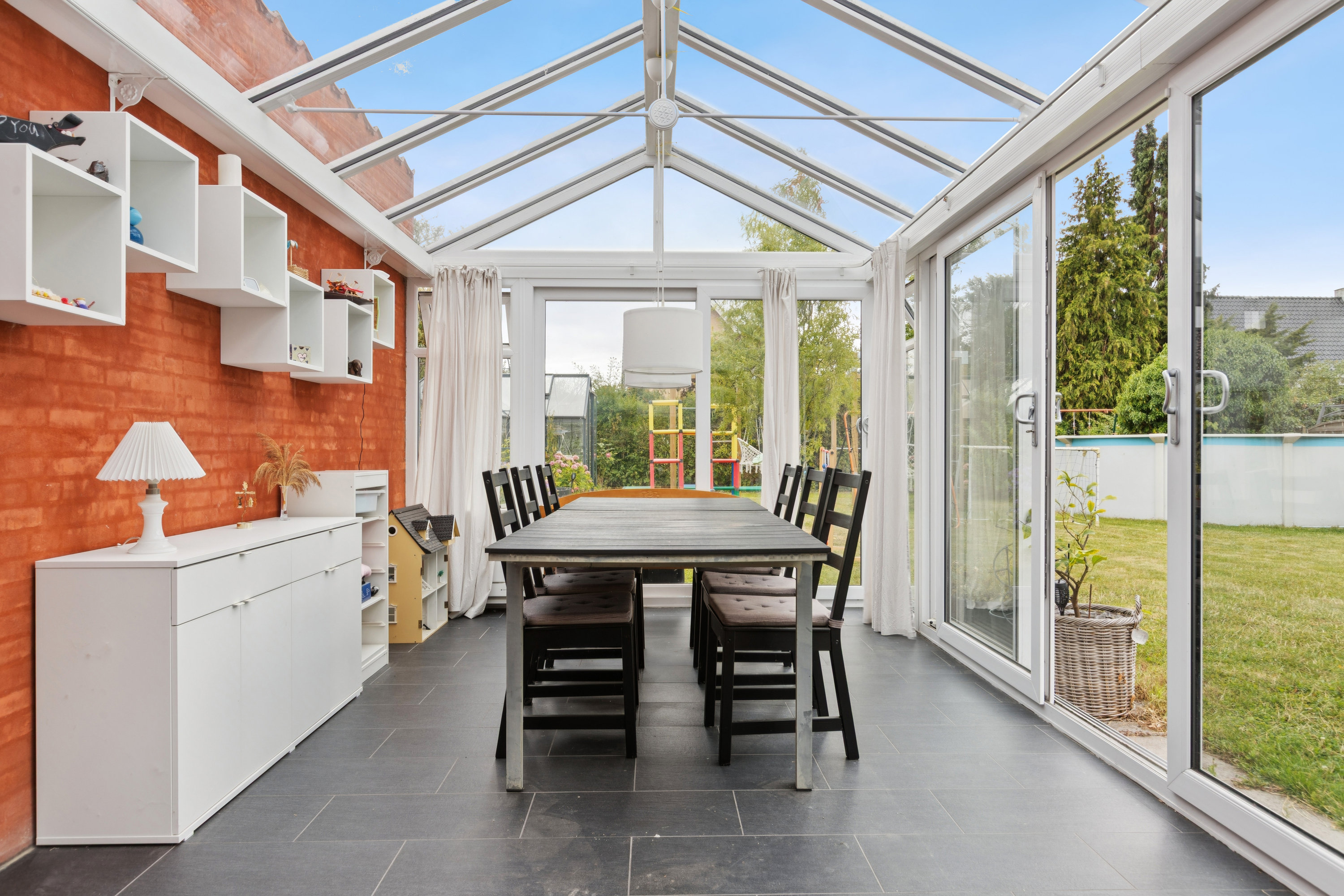 Fremhævet terrasse billede i fuldskærmstilstand. Billede af Borgbygård Alle 21, 2770 Kastrup