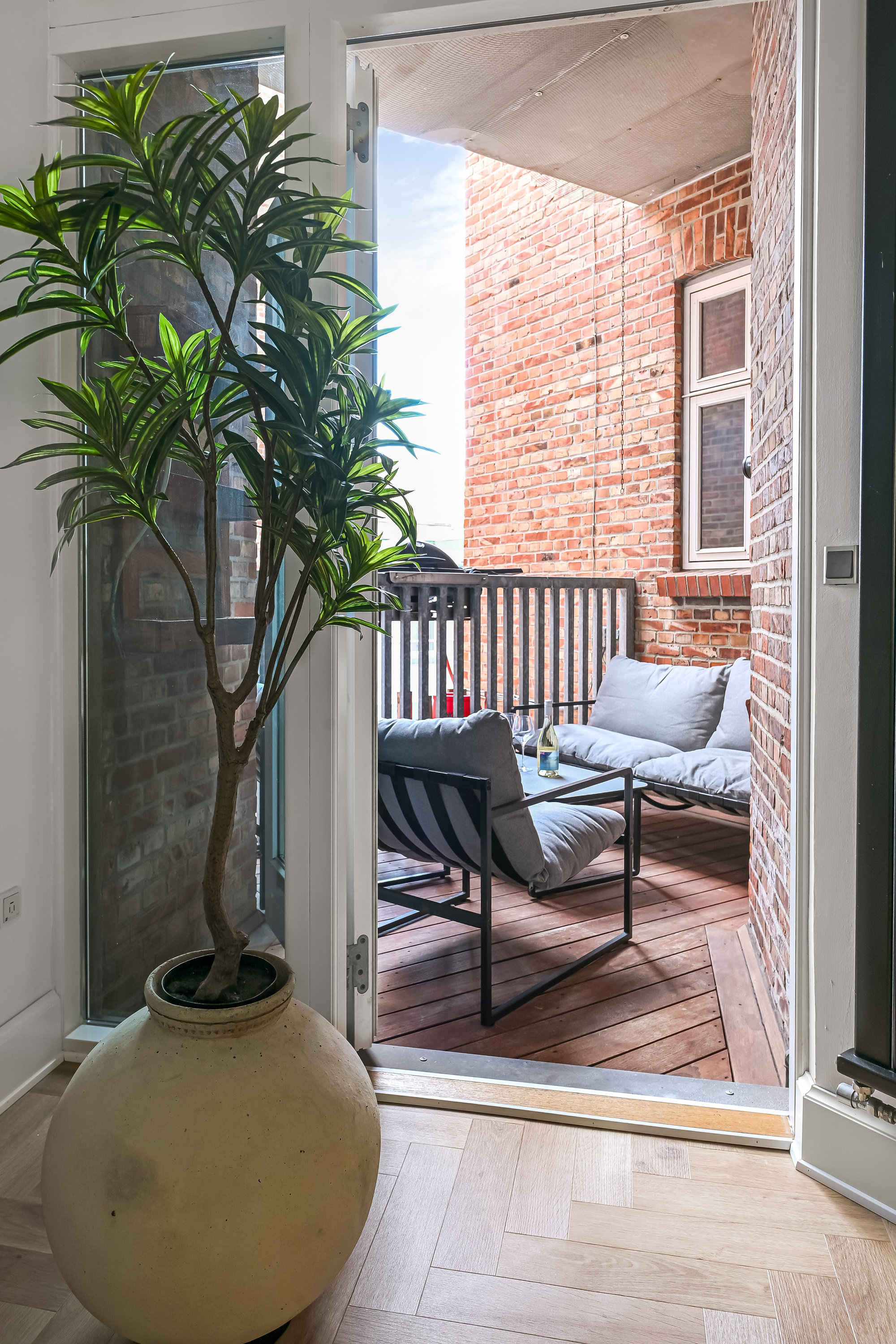 Fremhævet terrasse billede i fuldskærmstilstand. Billede af Kongensgade 20, 1. th., 6700 Esbjerg