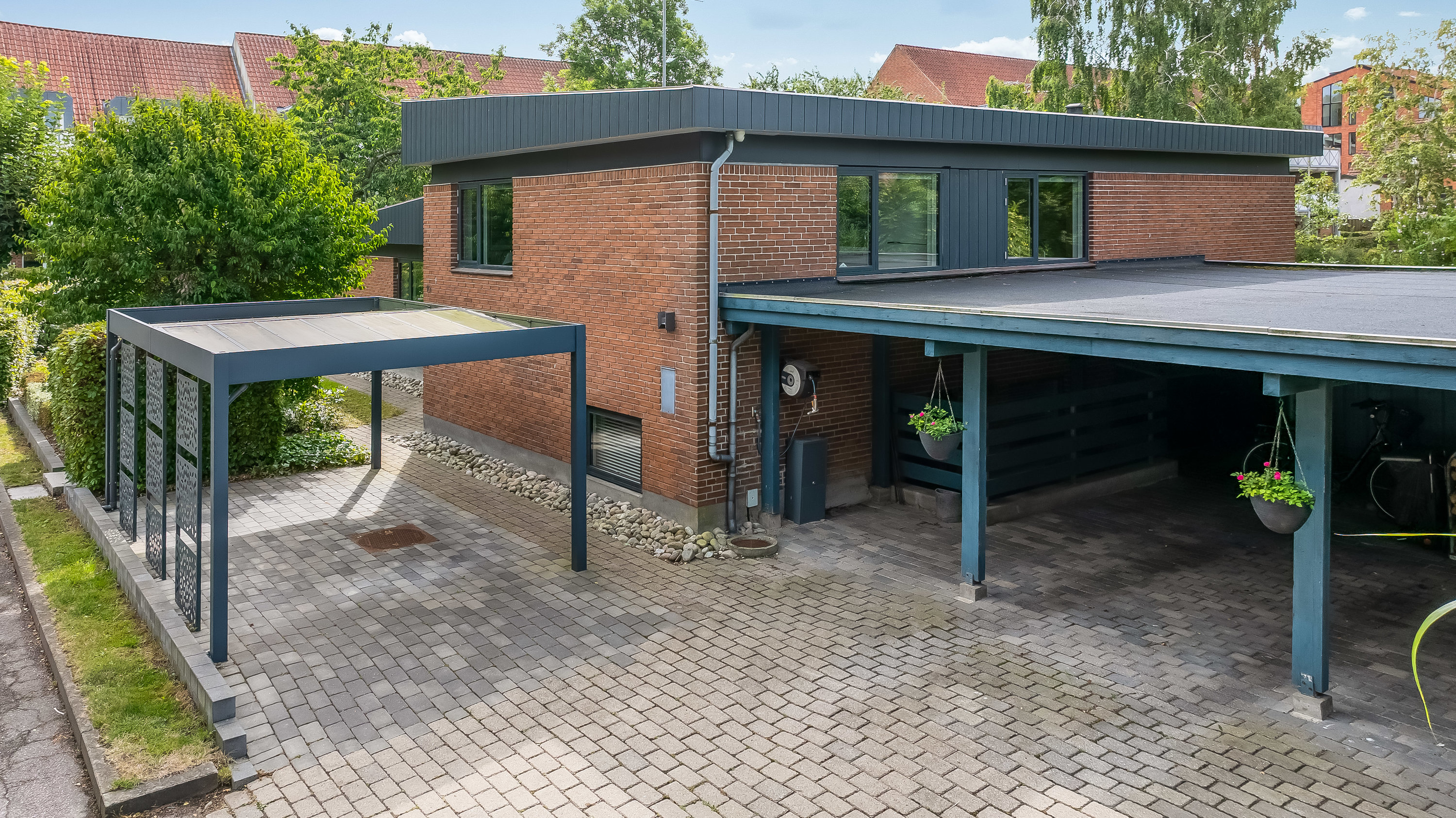 Fremhævet facade billede i fuldskærmstilstand. Billede af Stutmestervej 10B, 3400 Hillerød