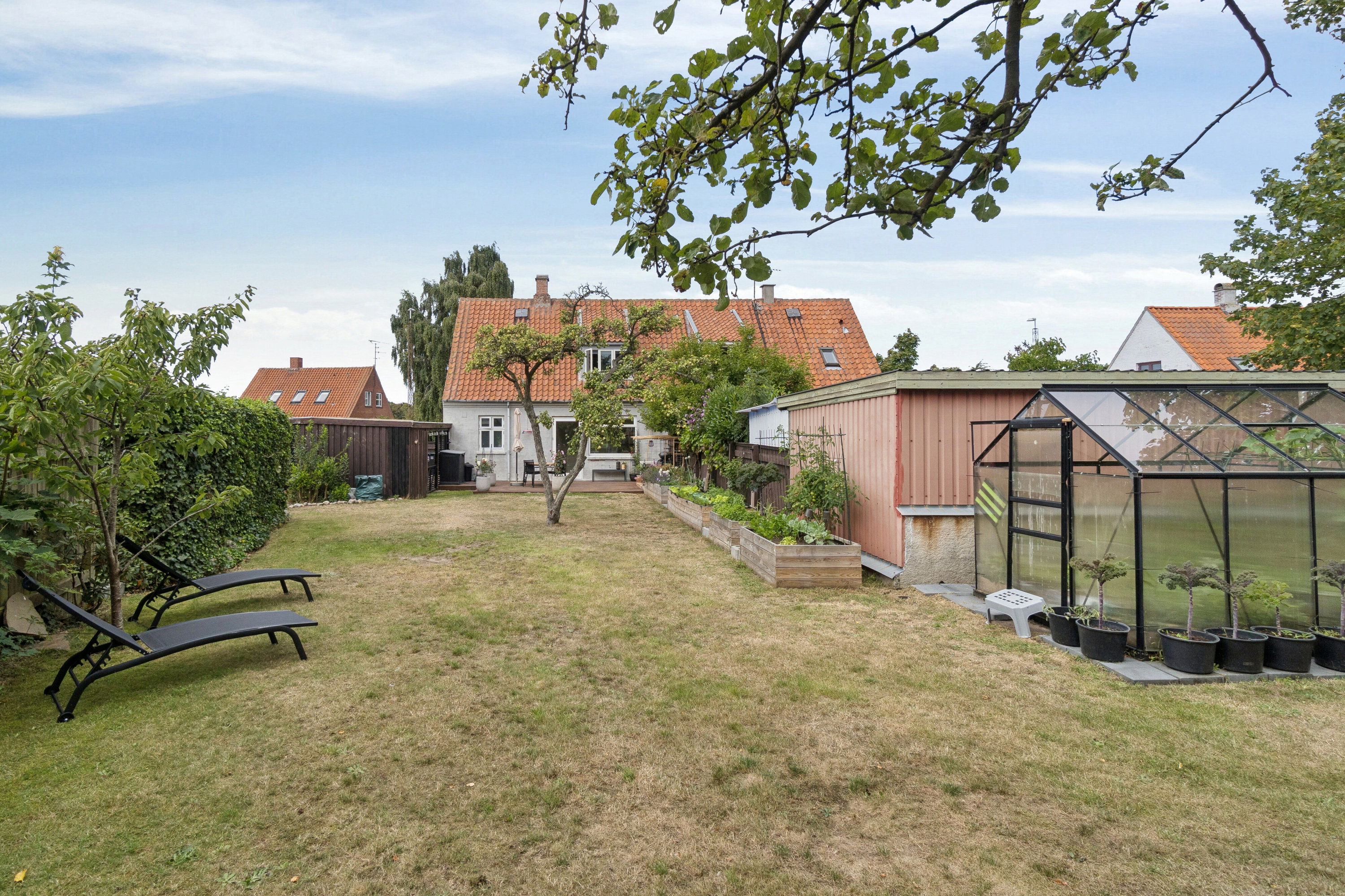 Fremhævet set fra haven billede i fuldskærmstilstand. Billede af Byledsgade 82, Rønne, 3700 Rønne