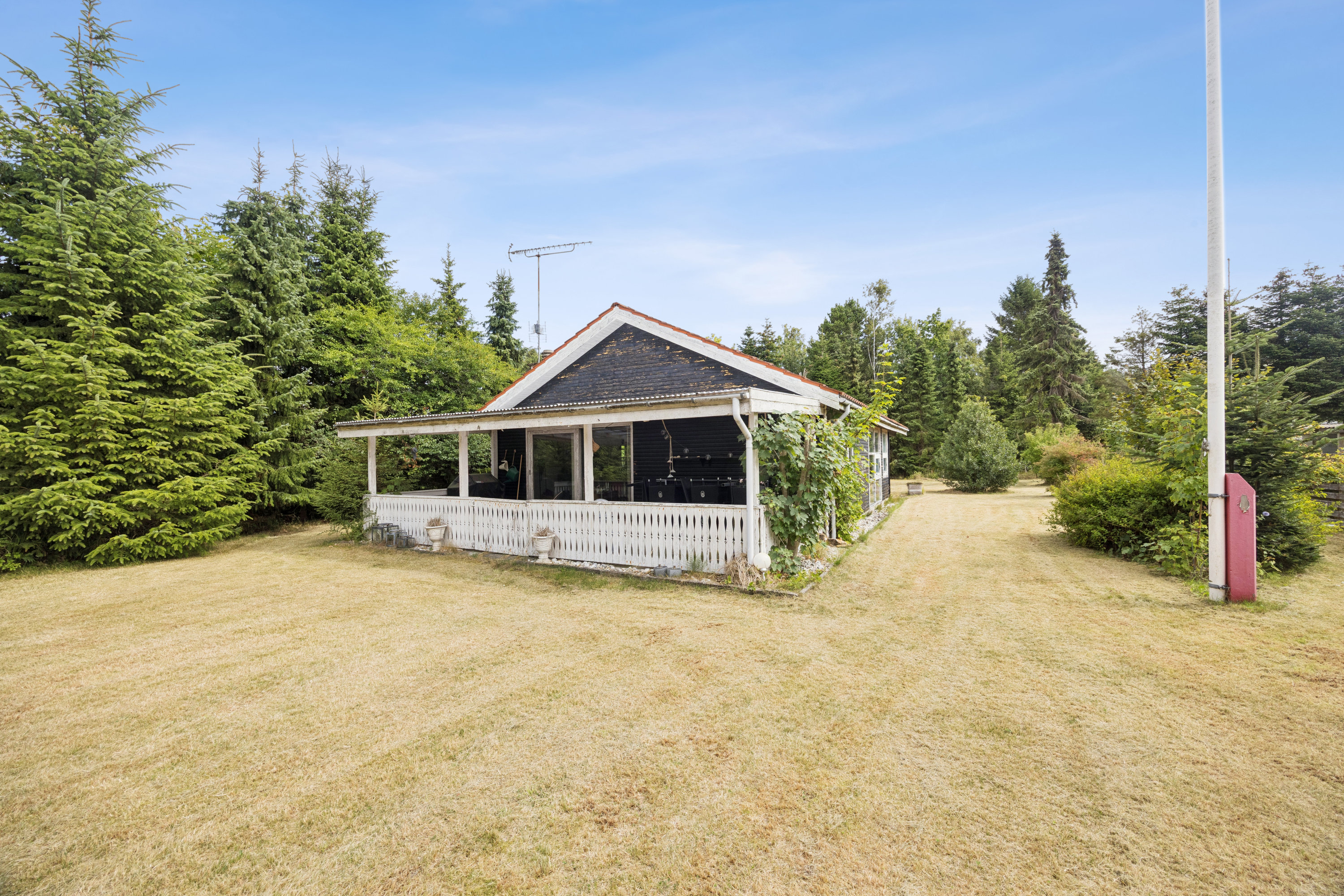 Fremhævet have billede i fuldskærmstilstand. Billede af Mosters Vænge 22, 9370 Hals
