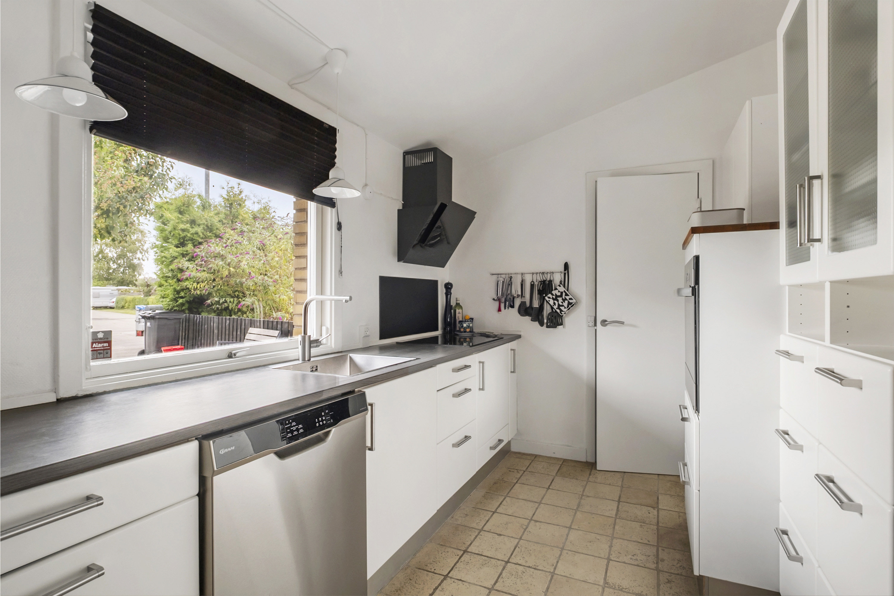 Fremhævet køkken billede i fuldskærmstilstand. Billede af Syrenvej 10, 3450 Allerød
